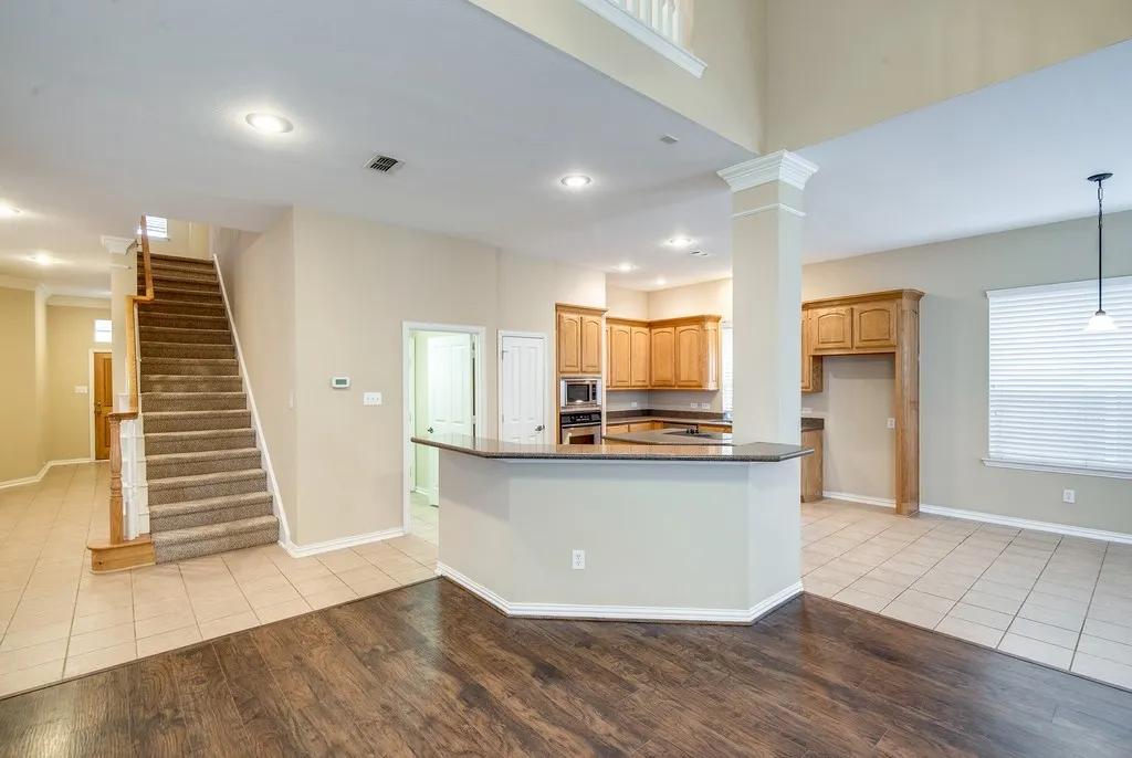 Single Family Residence For Rent in Tarrant County , 613 Caribou Way, Euless, Texas 76039, 4 Bedroom, 3 Bathroom, 2 Garage spaces, 2,770 Sqft, built in 2004, mls#21366541, Real Estate Agent in Euless, Homes For Rent in Tarrant county, Homes For Rent in Euless, Realtor in Euless Texas, Real Estate Brokerage Independent Realty Texas, Luminita Cordes Realtor