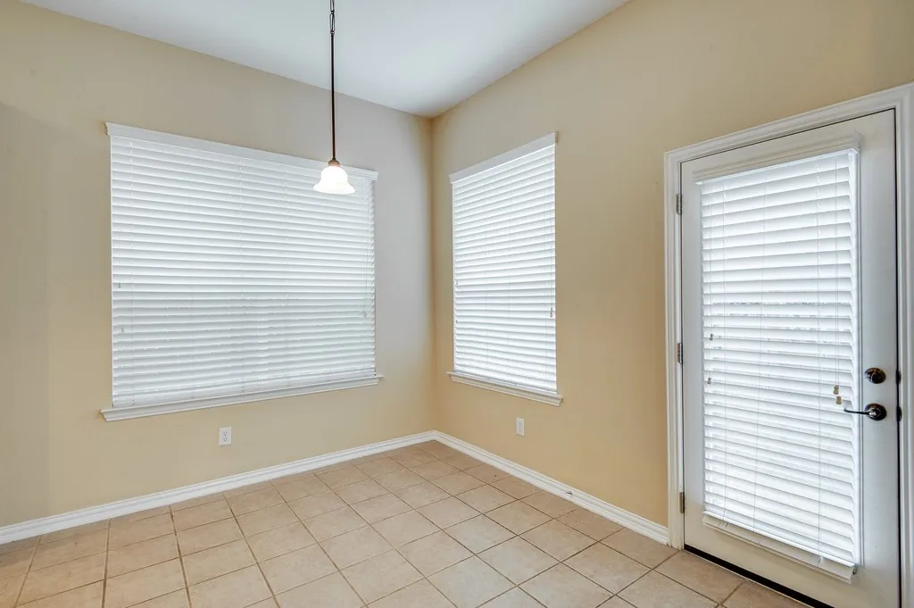 Single Family Residence For Rent in Tarrant County , 613 Caribou Way, Euless, Texas 76039, 4 Bedroom, 3 Bathroom, 2 Garage spaces, 2,770 Sqft, built in 2004, mls#21366541, Real Estate Agent in Euless, Homes For Rent in Tarrant county, Homes For Rent in Euless, Realtor in Euless Texas, Real Estate Brokerage Independent Realty Texas, Luminita Cordes Realtor