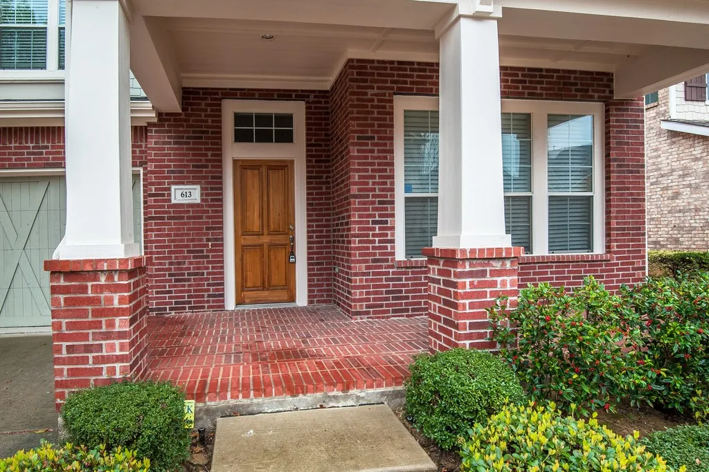 Single Family Residence For Rent in Tarrant County , 613 Caribou Way, Euless, Texas 76039, 4 Bedroom, 3 Bathroom, 2 Garage spaces, 2,770 Sqft, built in 2004, mls#21366541, Real Estate Agent in Euless, Homes For Rent in Tarrant county, Homes For Rent in Euless, Realtor in Euless Texas, Real Estate Brokerage Independent Realty Texas, Luminita Cordes Realtor