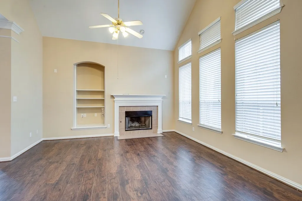 Single Family Residence For Rent in Tarrant County , 613 Caribou Way, Euless, Texas 76039, 4 Bedroom, 3 Bathroom, 2 Garage spaces, 2,770 Sqft, built in 2004, mls#21366541, Real Estate Agent in Euless, Homes For Rent in Tarrant county, Homes For Rent in Euless, Realtor in Euless Texas, Real Estate Brokerage Independent Realty Texas, Luminita Cordes Realtor