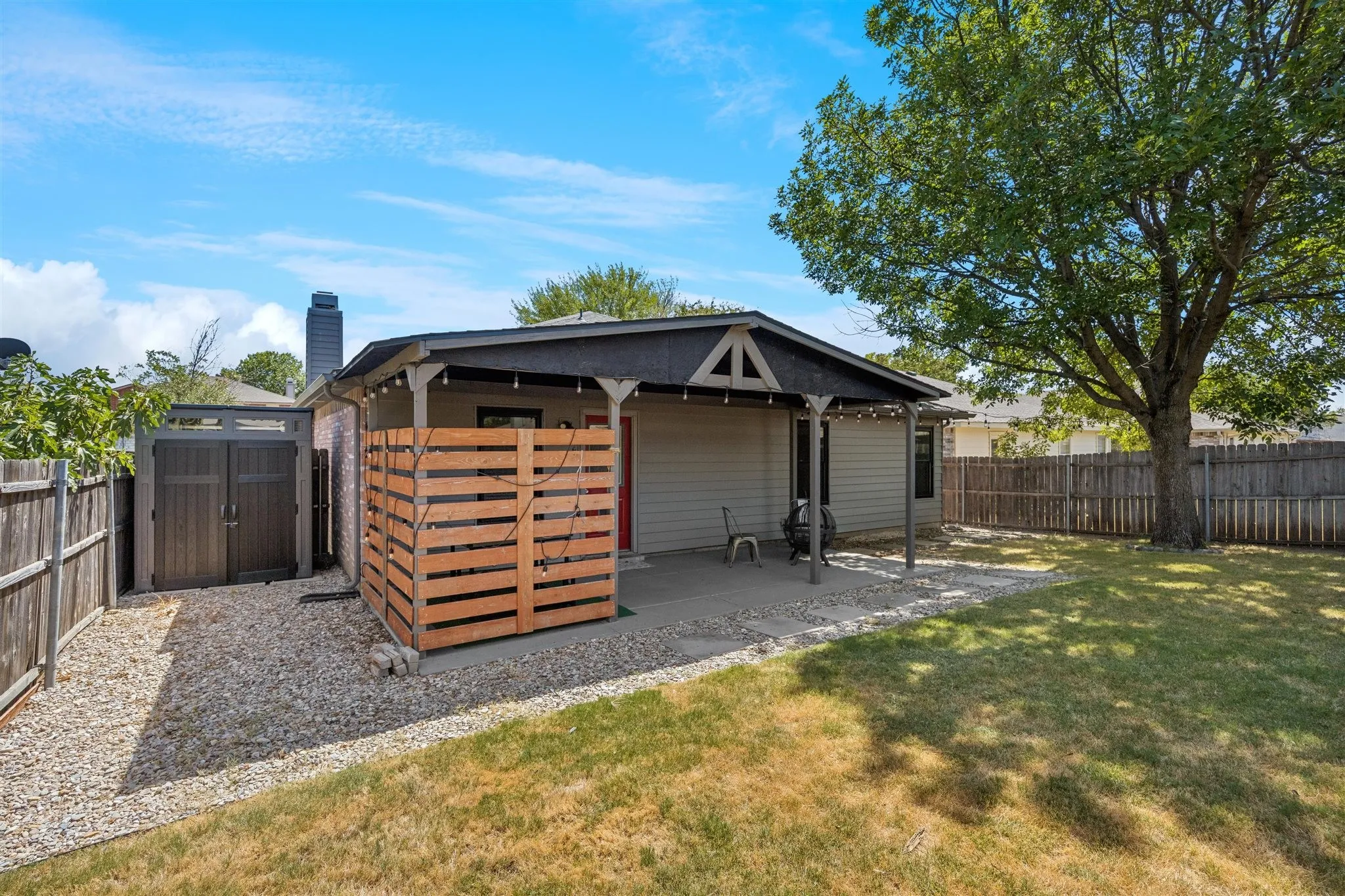 Single Family Residence For Sale in Denton County , 2333 Bradford Pear Drive, Little Elm, Texas 75068, 3 Bedroom, 2 Bathroom, 2 Garage spaces, 1,868 Sqft, built in 2000, mls#21365823, Real Estate Agent in Little Elm, Homes For Sale in Denton county, Homes For Sale in Little Elm, Realtor in Little Elm Texas, Real Estate Brokerage Independent Realty Texas, Luminita Cordes Realtor
