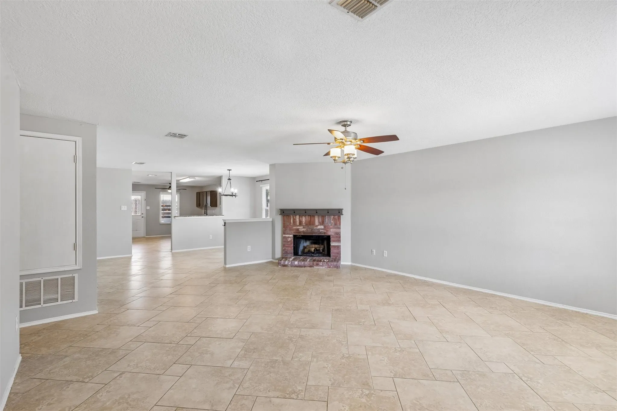 Single Family Residence For Sale in Denton County , 2333 Bradford Pear Drive, Little Elm, Texas 75068, 3 Bedroom, 2 Bathroom, 2 Garage spaces, 1,868 Sqft, built in 2000, mls#21365823, Real Estate Agent in Little Elm, Homes For Sale in Denton county, Homes For Sale in Little Elm, Realtor in Little Elm Texas, Real Estate Brokerage Independent Realty Texas, Luminita Cordes Realtor
