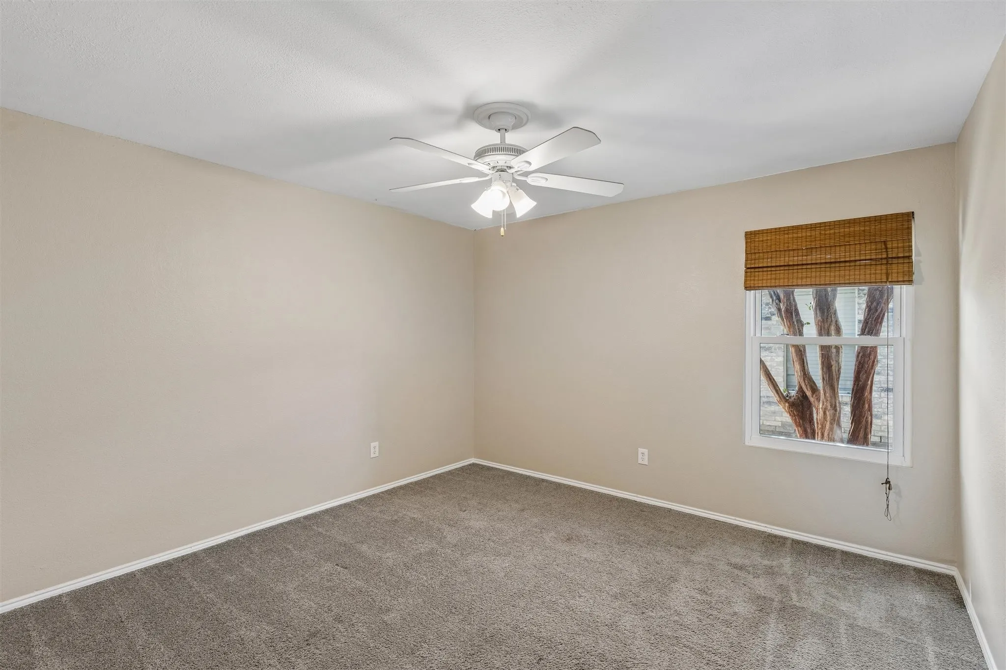 Single Family Residence For Sale in Denton County , 2333 Bradford Pear Drive, Little Elm, Texas 75068, 3 Bedroom, 2 Bathroom, 2 Garage spaces, 1,868 Sqft, built in 2000, mls#21365823, Real Estate Agent in Little Elm, Homes For Sale in Denton county, Homes For Sale in Little Elm, Realtor in Little Elm Texas, Real Estate Brokerage Independent Realty Texas, Luminita Cordes Realtor