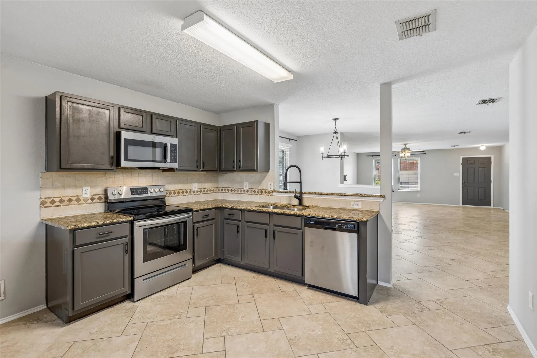 Single Family Residence For Sale in Denton County , 2333 Bradford Pear Drive, Little Elm, Texas 75068, 3 Bedroom, 2 Bathroom, 2 Garage spaces, 1,868 Sqft, built in 2000, mls#21365823, Real Estate Agent in Little Elm, Homes For Sale in Denton county, Homes For Sale in Little Elm, Realtor in Little Elm Texas, Real Estate Brokerage Independent Realty Texas, Luminita Cordes Realtor