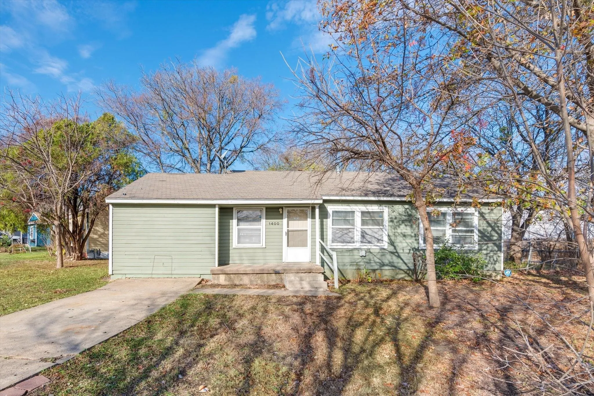 Single Family Residence For Rent in Tarrant County , 1400 Wynn Terrace, Arlington, Texas 76010, 3 Bedroom, 2 Bathroom, Garage spaces, 1,332 Sqft, built in 1953, Price $1,800, mls#21365585, Real Estate Agent in Arlington, Homes For Rent in Tarrant county, Homes For Rent in Arlington, Realtor in Arlington Texas, Real Estate Brokerage Independent Realty Texas, Luminita Cordes Realtor