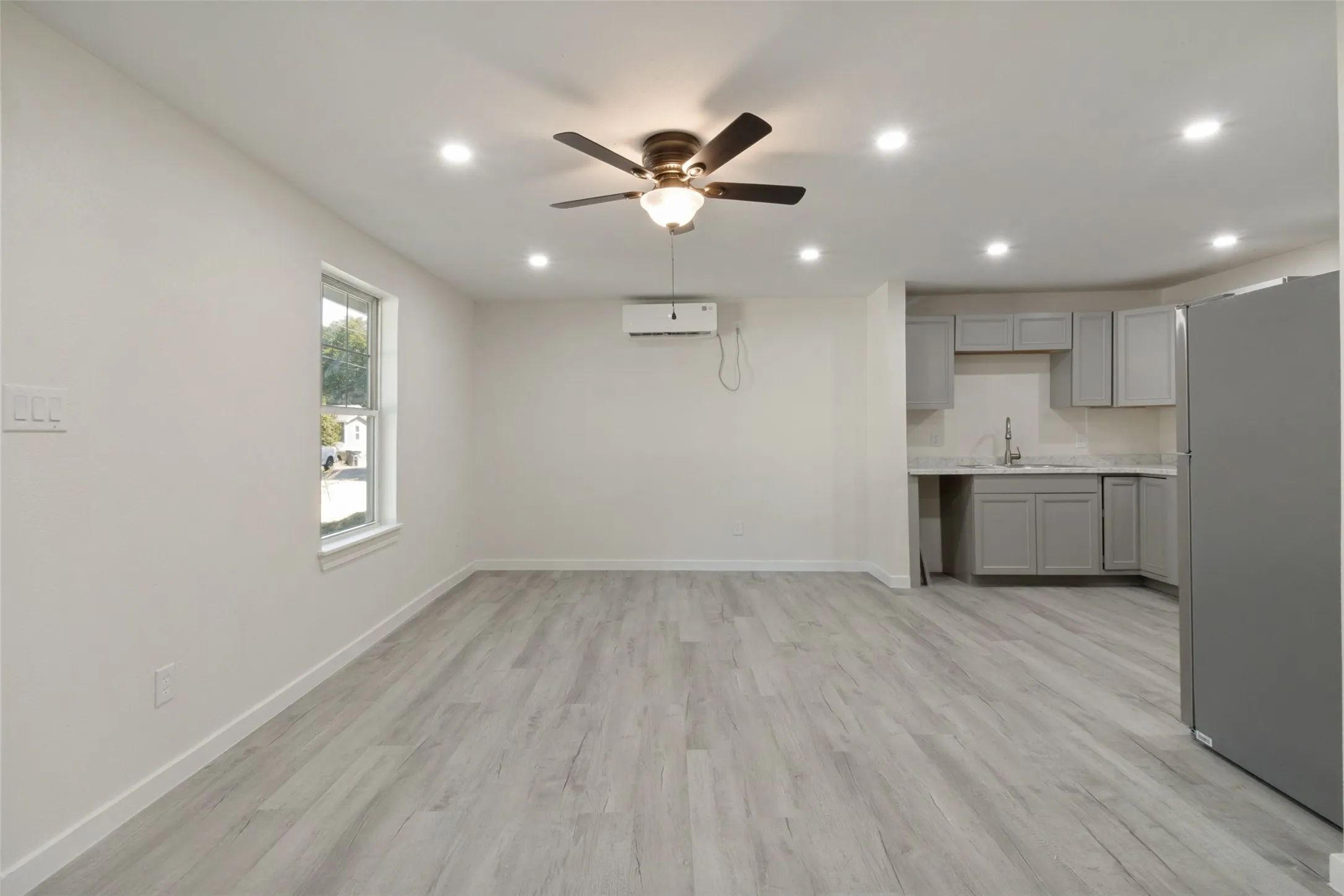 Single Family Residence For Sale in Dallas County , 3516 York Street, Dallas, Texas 75210, 3 Bedroom, 2 Bathroom, Garage spaces, 990 Sqft, built in 1951, mls#21356504, Real Estate Agent in Dallas, Homes For Sale in Dallas county, Homes For Sale in Dallas, Realtor in Dallas Texas, Real Estate Brokerage Independent Realty Texas, Luminita Cordes Realtor