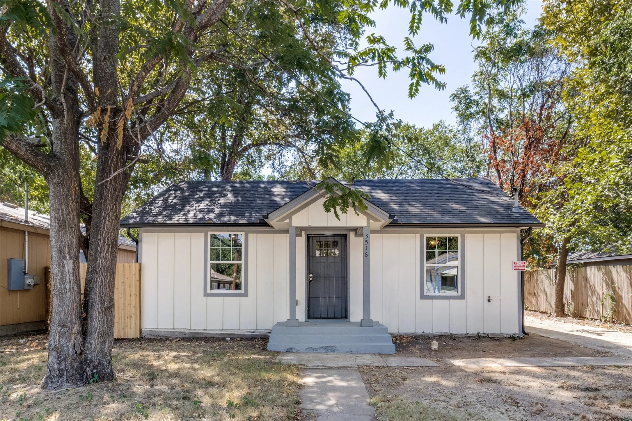 Single Family Residence For Sale in Dallas County , 3516 York Street, Dallas, Texas 75210, 3 Bedroom, 2 Bathroom, Garage spaces, 990 Sqft, built in 1951, mls#21356504, Real Estate Agent in Dallas, Homes For Sale in Dallas county, Homes For Sale in Dallas, Realtor in Dallas Texas, Real Estate Brokerage Independent Realty Texas, Luminita Cordes Realtor
