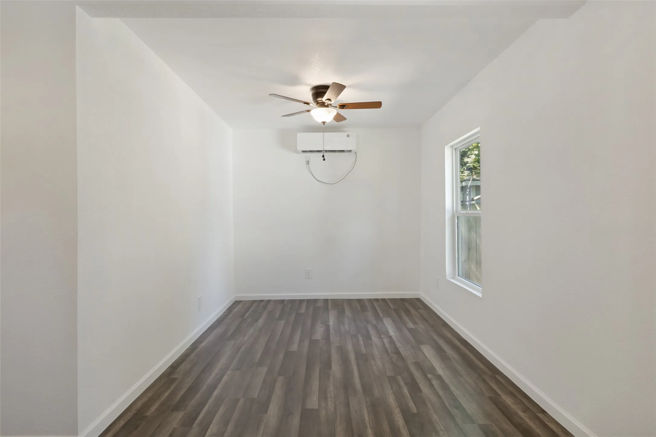 Single Family Residence For Sale in Dallas County , 3516 York Street, Dallas, Texas 75210, 3 Bedroom, 2 Bathroom, Garage spaces, 990 Sqft, built in 1951, mls#21356504, Real Estate Agent in Dallas, Homes For Sale in Dallas county, Homes For Sale in Dallas, Realtor in Dallas Texas, Real Estate Brokerage Independent Realty Texas, Luminita Cordes Realtor