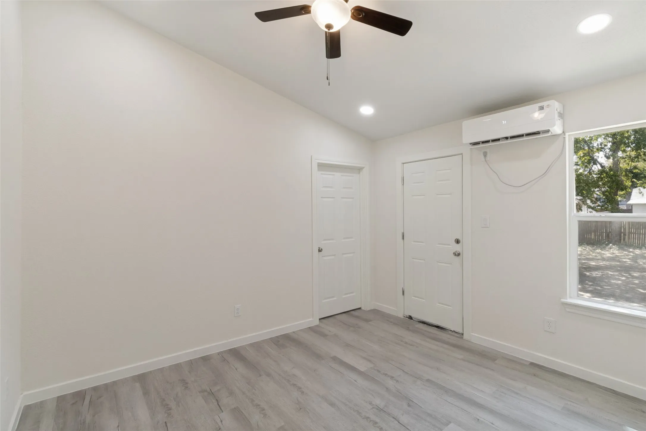 Single Family Residence For Sale in Dallas County , 3516 York Street, Dallas, Texas 75210, 3 Bedroom, 2 Bathroom, Garage spaces, 990 Sqft, built in 1951, mls#21356504, Real Estate Agent in Dallas, Homes For Sale in Dallas county, Homes For Sale in Dallas, Realtor in Dallas Texas, Real Estate Brokerage Independent Realty Texas, Luminita Cordes Realtor