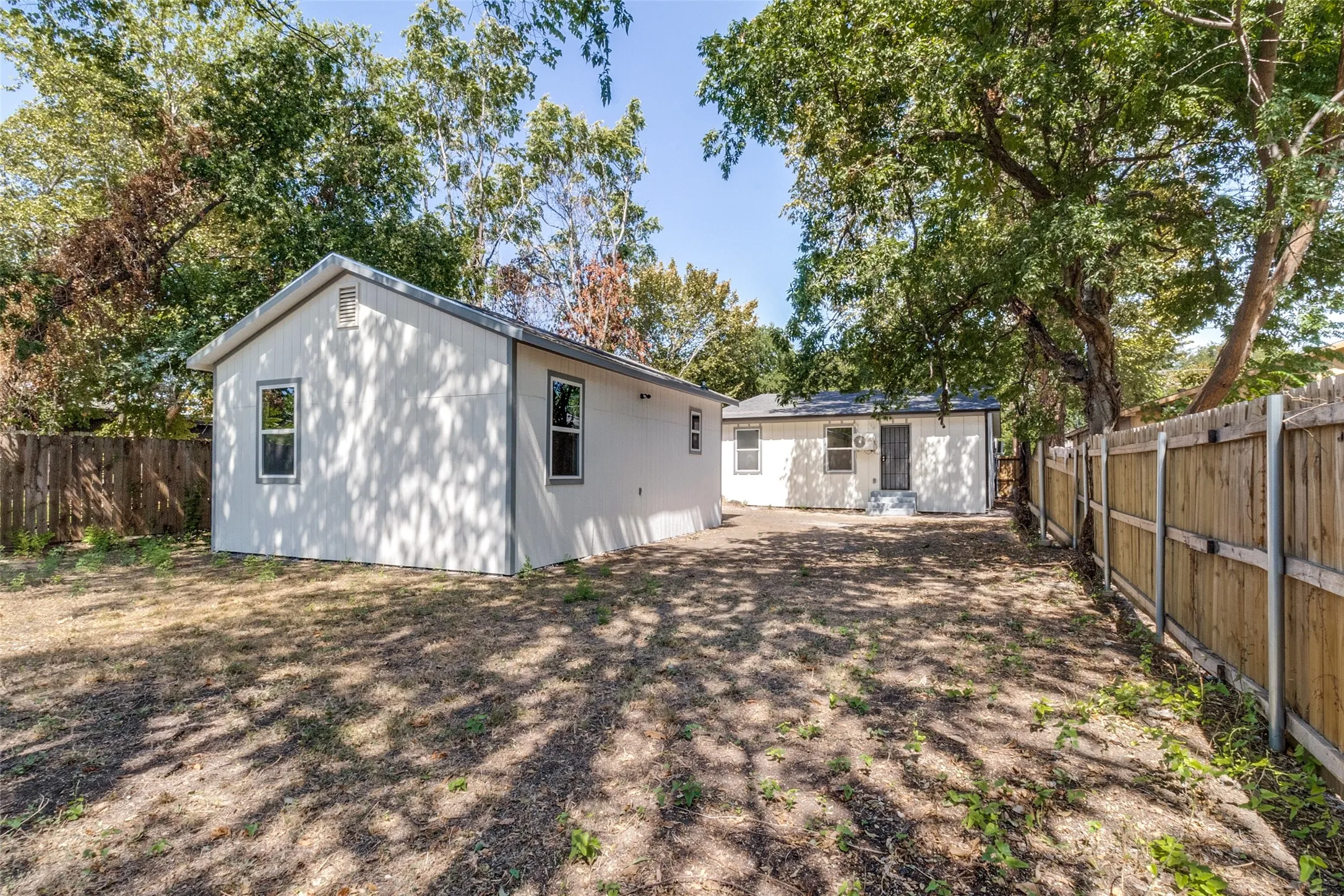 Single Family Residence For Sale in Dallas County , 3516 York Street, Dallas, Texas 75210, 3 Bedroom, 2 Bathroom, Garage spaces, 990 Sqft, built in 1951, mls#21356504, Real Estate Agent in Dallas, Homes For Sale in Dallas county, Homes For Sale in Dallas, Realtor in Dallas Texas, Real Estate Brokerage Independent Realty Texas, Luminita Cordes Realtor