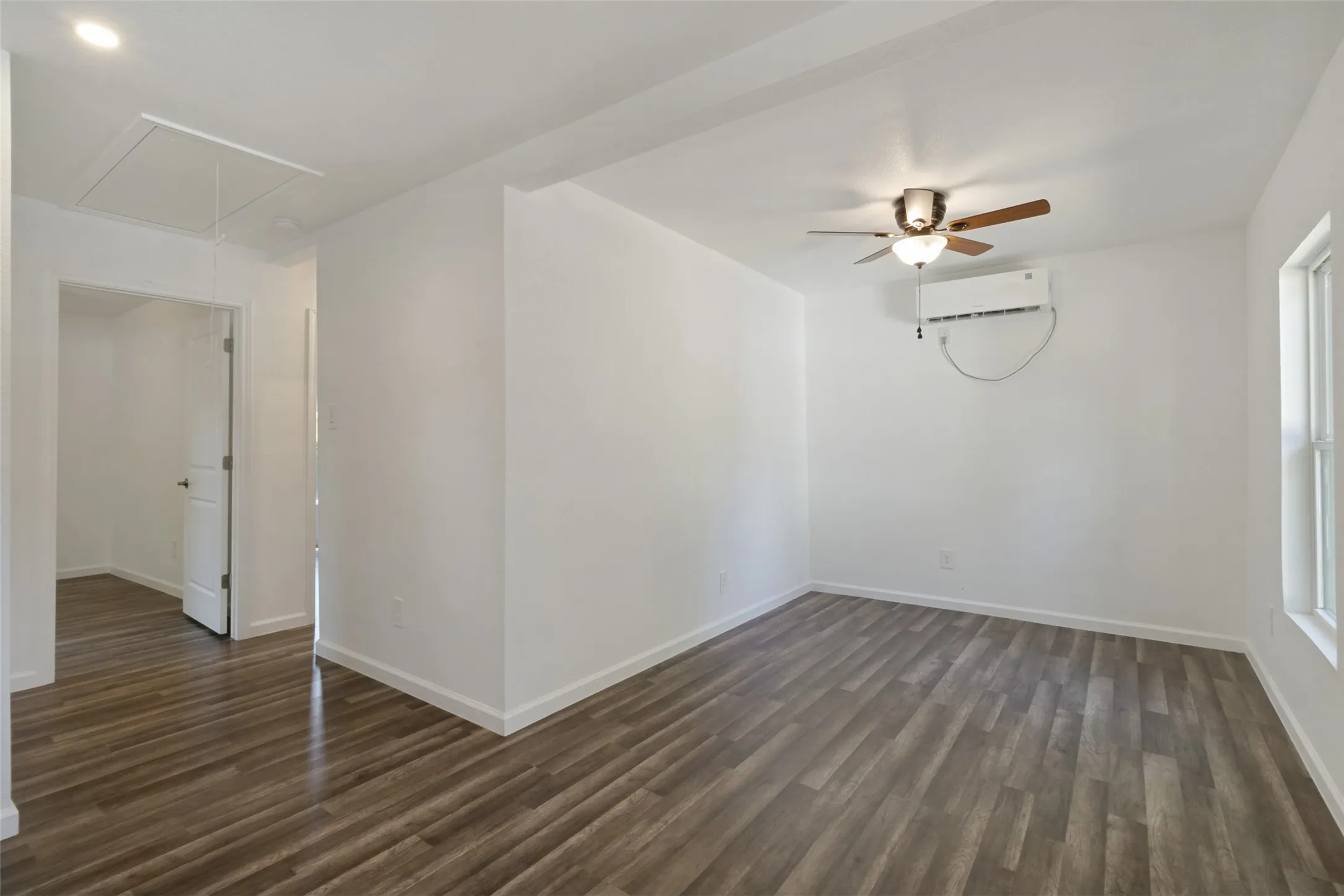 Single Family Residence For Sale in Dallas County , 3516 York Street, Dallas, Texas 75210, 3 Bedroom, 2 Bathroom, Garage spaces, 990 Sqft, built in 1951, mls#21356504, Real Estate Agent in Dallas, Homes For Sale in Dallas county, Homes For Sale in Dallas, Realtor in Dallas Texas, Real Estate Brokerage Independent Realty Texas, Luminita Cordes Realtor