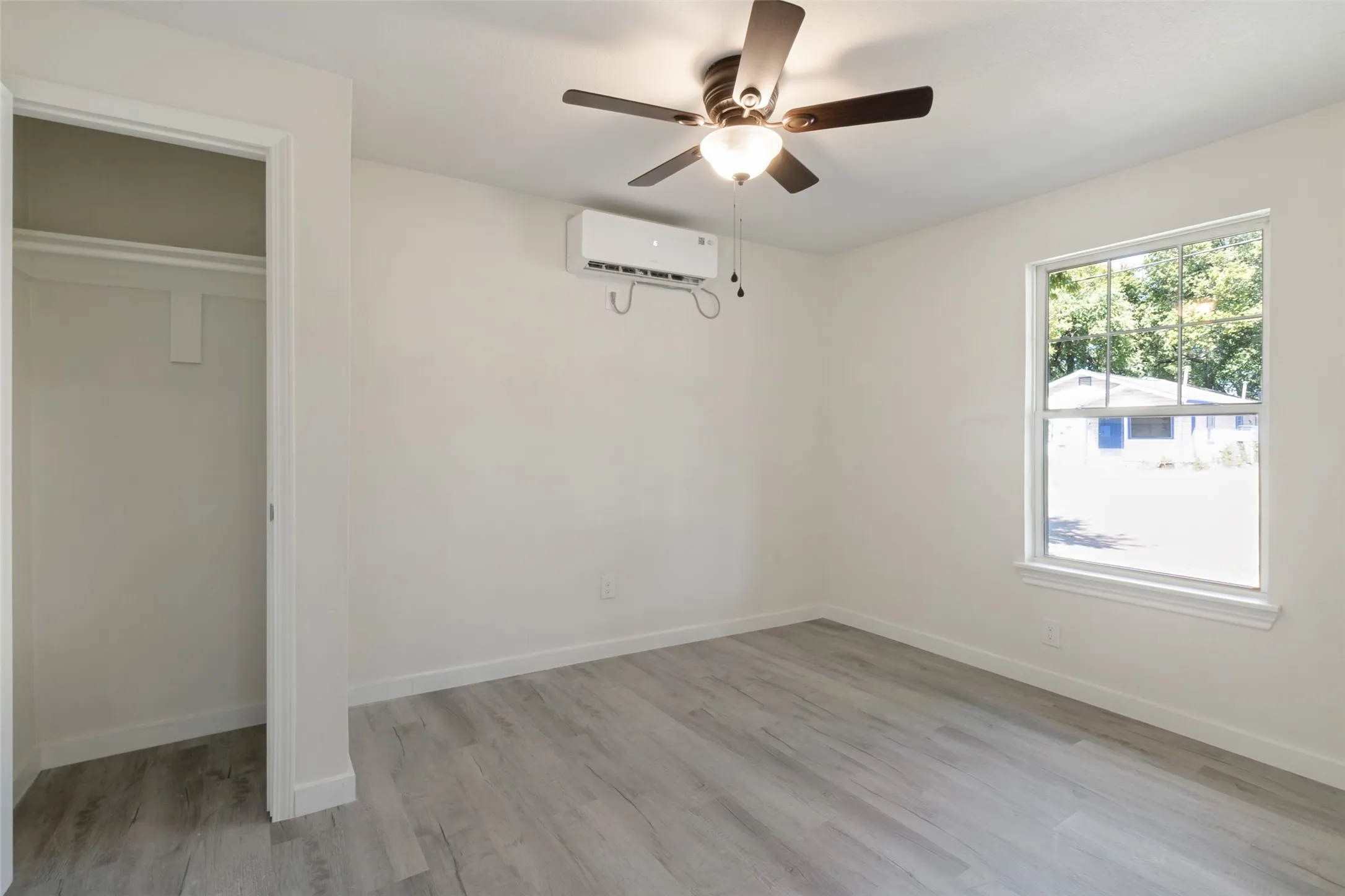 Single Family Residence For Sale in Dallas County , 3516 York Street, Dallas, Texas 75210, 3 Bedroom, 2 Bathroom, Garage spaces, 990 Sqft, built in 1951, mls#21356504, Real Estate Agent in Dallas, Homes For Sale in Dallas county, Homes For Sale in Dallas, Realtor in Dallas Texas, Real Estate Brokerage Independent Realty Texas, Luminita Cordes Realtor
