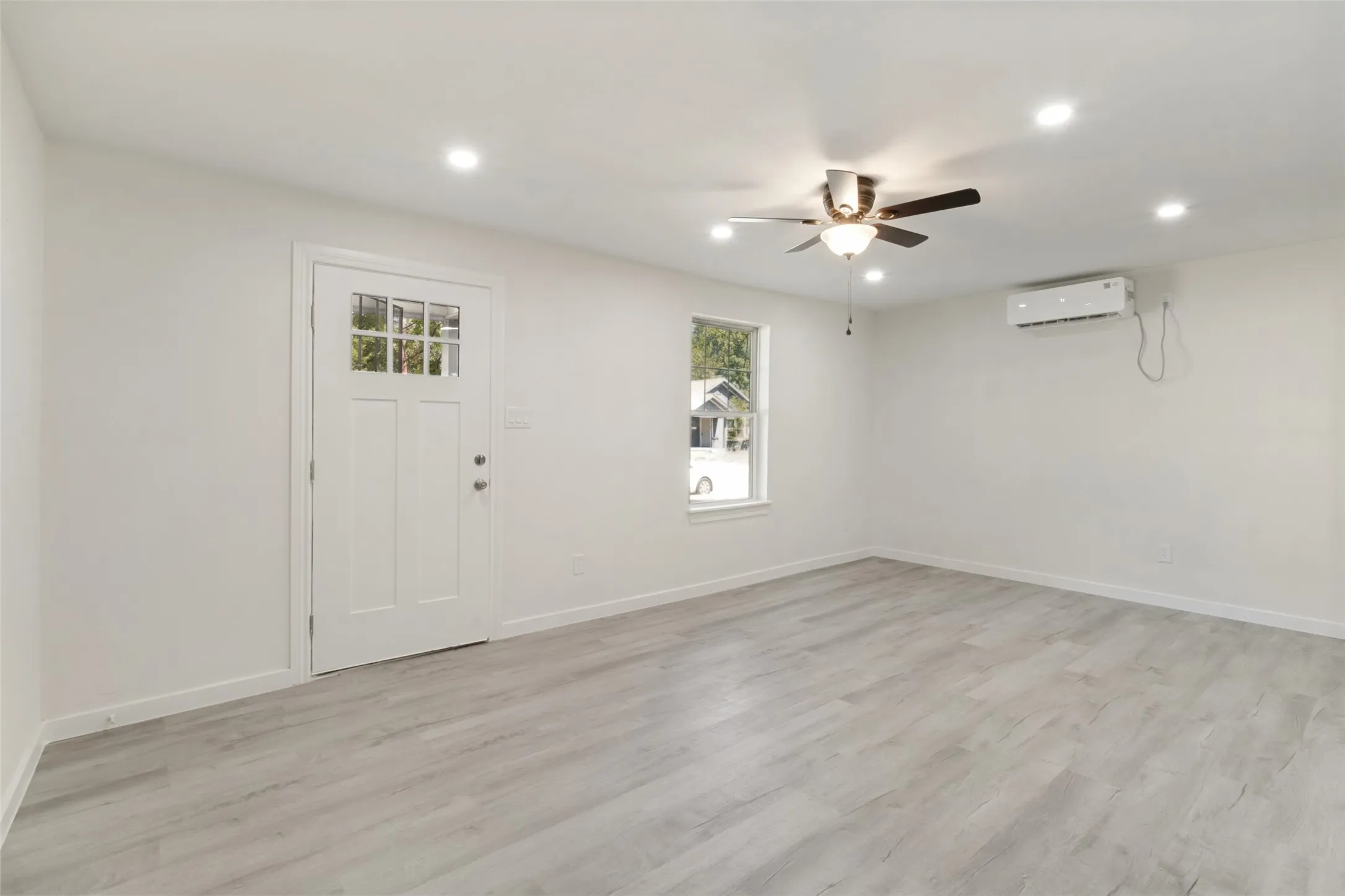 Single Family Residence For Sale in Dallas County , 3516 York Street, Dallas, Texas 75210, 3 Bedroom, 2 Bathroom, Garage spaces, 990 Sqft, built in 1951, mls#21356504, Real Estate Agent in Dallas, Homes For Sale in Dallas county, Homes For Sale in Dallas, Realtor in Dallas Texas, Real Estate Brokerage Independent Realty Texas, Luminita Cordes Realtor
