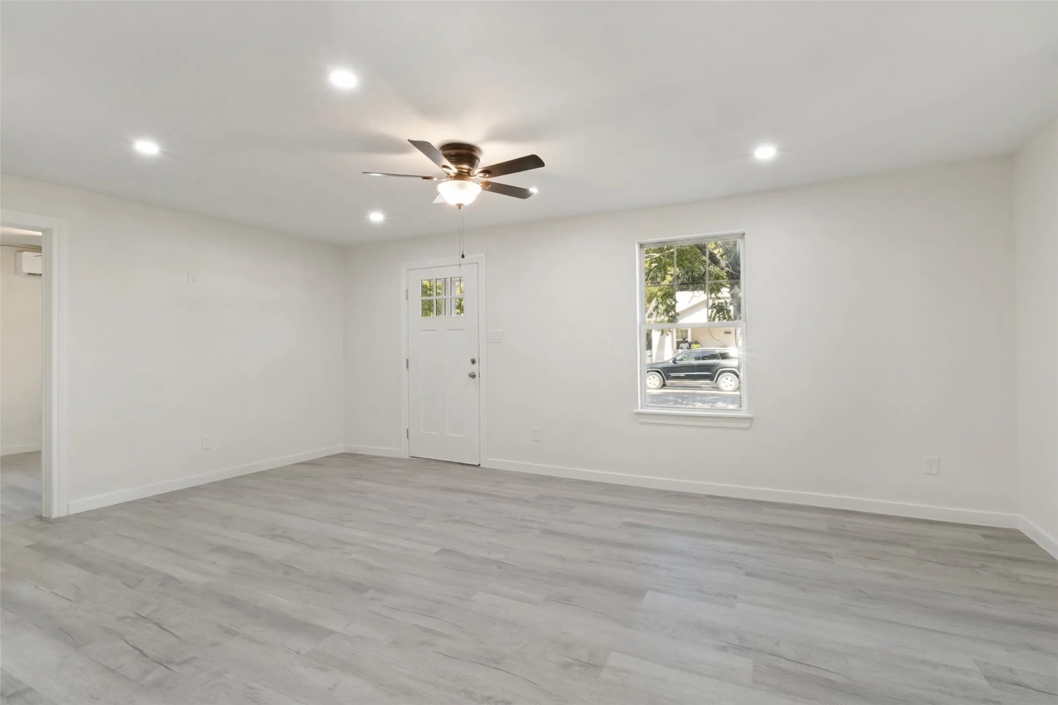 Single Family Residence For Sale in Dallas County , 3516 York Street, Dallas, Texas 75210, 3 Bedroom, 2 Bathroom, Garage spaces, 990 Sqft, built in 1951, mls#21356504, Real Estate Agent in Dallas, Homes For Sale in Dallas county, Homes For Sale in Dallas, Realtor in Dallas Texas, Real Estate Brokerage Independent Realty Texas, Luminita Cordes Realtor