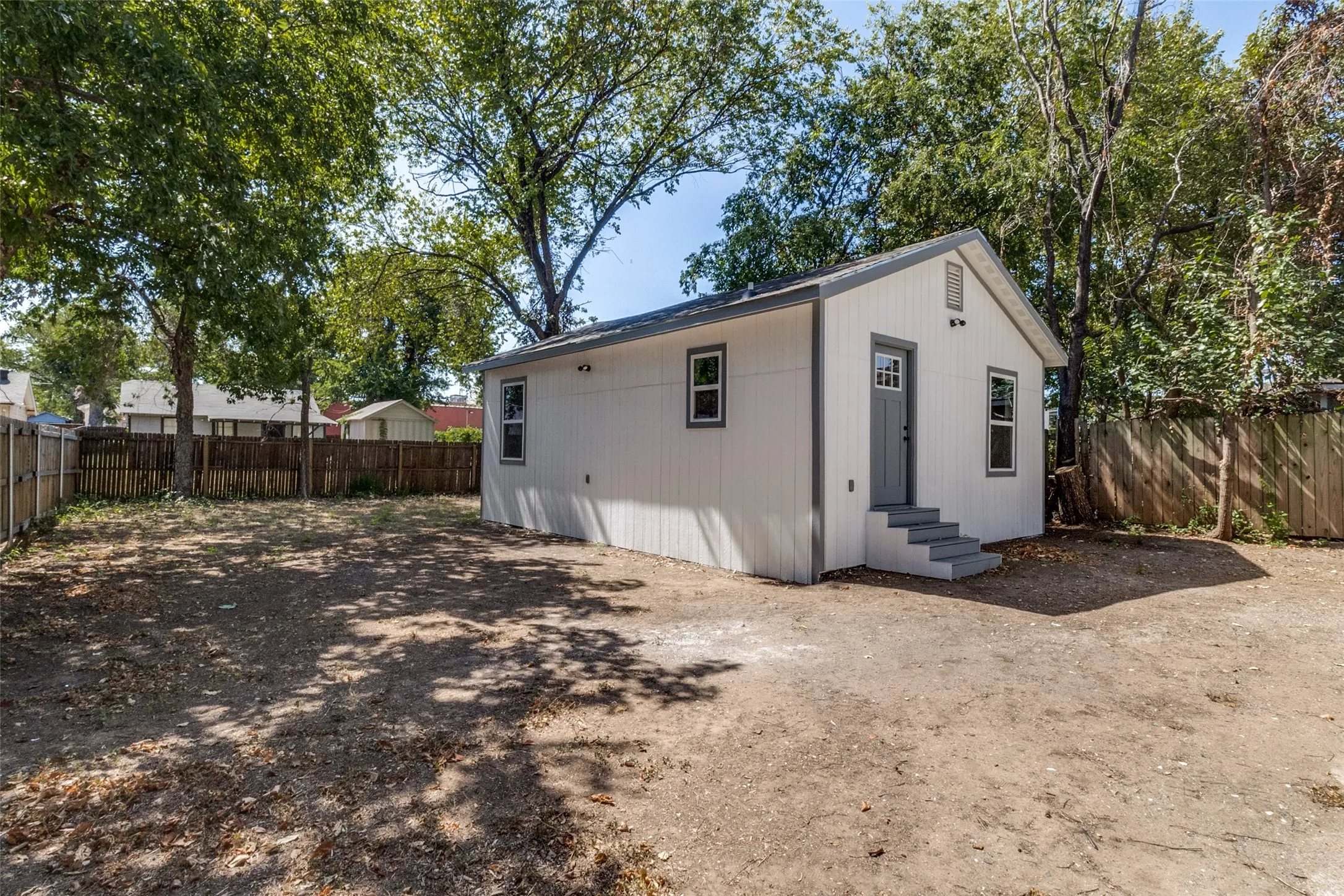 Single Family Residence For Sale in Dallas County , 3516 York Street, Dallas, Texas 75210, 3 Bedroom, 2 Bathroom, Garage spaces, 990 Sqft, built in 1951, mls#21356504, Real Estate Agent in Dallas, Homes For Sale in Dallas county, Homes For Sale in Dallas, Realtor in Dallas Texas, Real Estate Brokerage Independent Realty Texas, Luminita Cordes Realtor