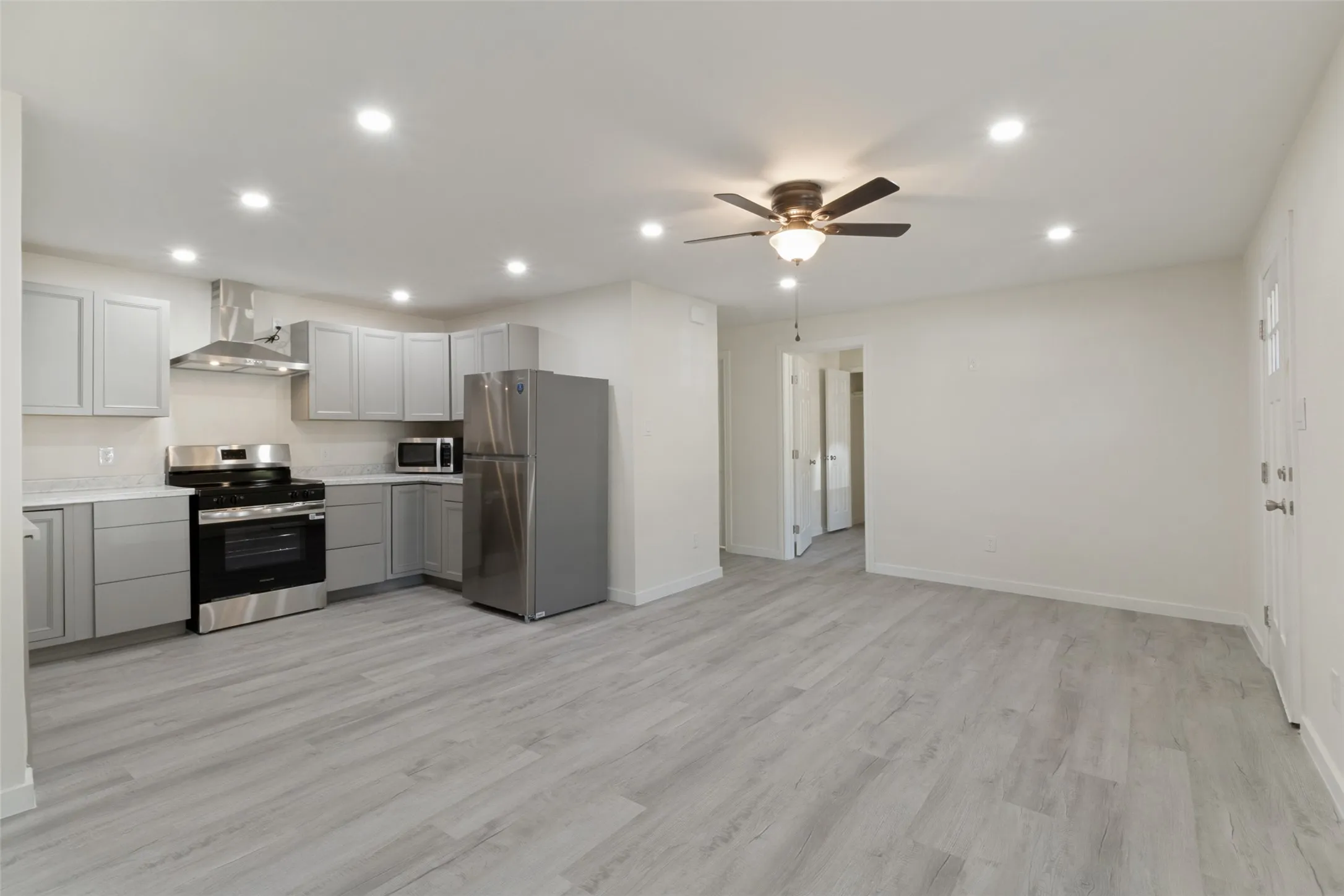 Single Family Residence For Sale in Dallas County , 3516 York Street, Dallas, Texas 75210, 3 Bedroom, 2 Bathroom, Garage spaces, 990 Sqft, built in 1951, mls#21356504, Real Estate Agent in Dallas, Homes For Sale in Dallas county, Homes For Sale in Dallas, Realtor in Dallas Texas, Real Estate Brokerage Independent Realty Texas, Luminita Cordes Realtor