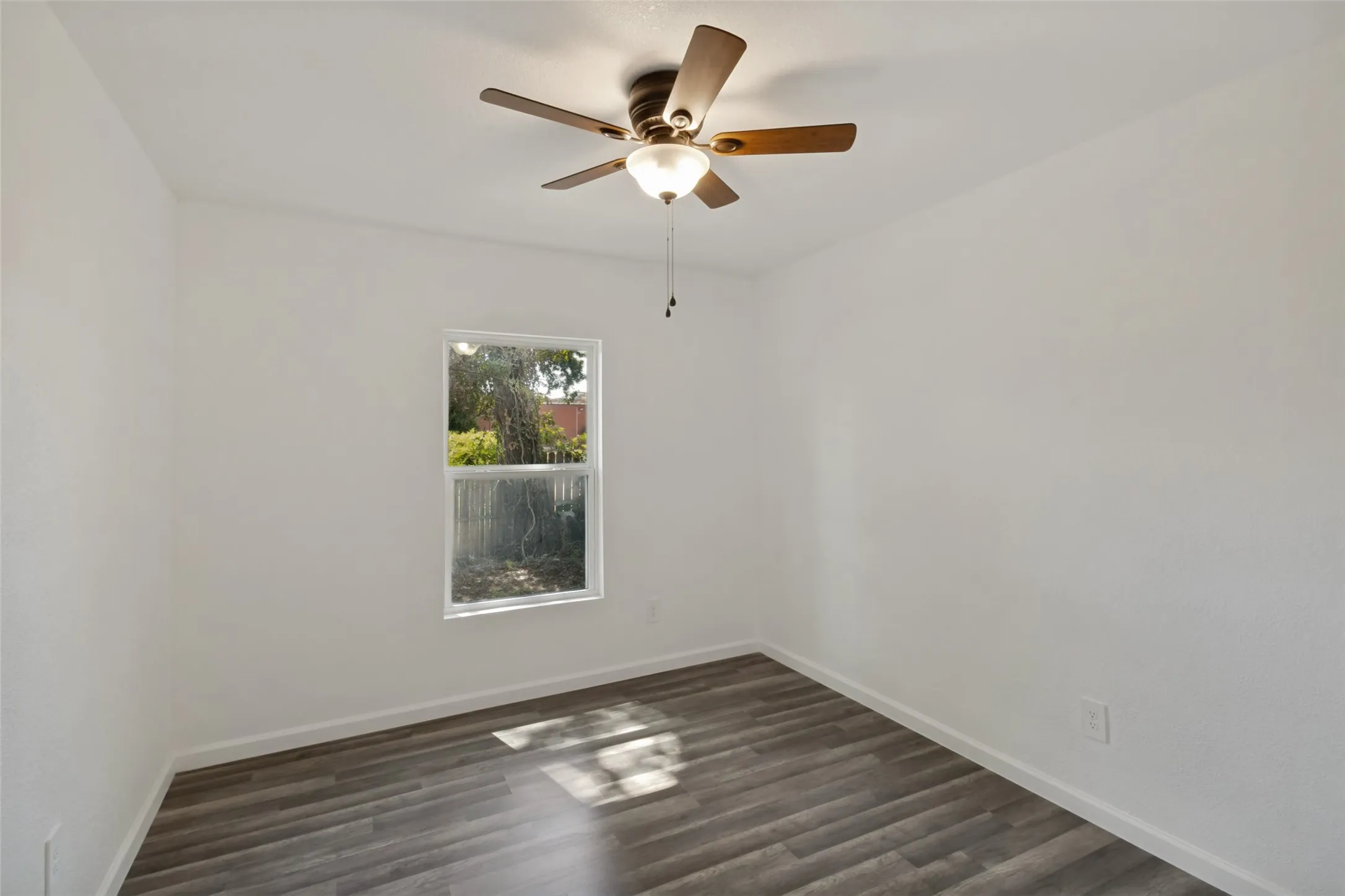Single Family Residence For Sale in Dallas County , 3516 York Street, Dallas, Texas 75210, 3 Bedroom, 2 Bathroom, Garage spaces, 990 Sqft, built in 1951, mls#21356504, Real Estate Agent in Dallas, Homes For Sale in Dallas county, Homes For Sale in Dallas, Realtor in Dallas Texas, Real Estate Brokerage Independent Realty Texas, Luminita Cordes Realtor
