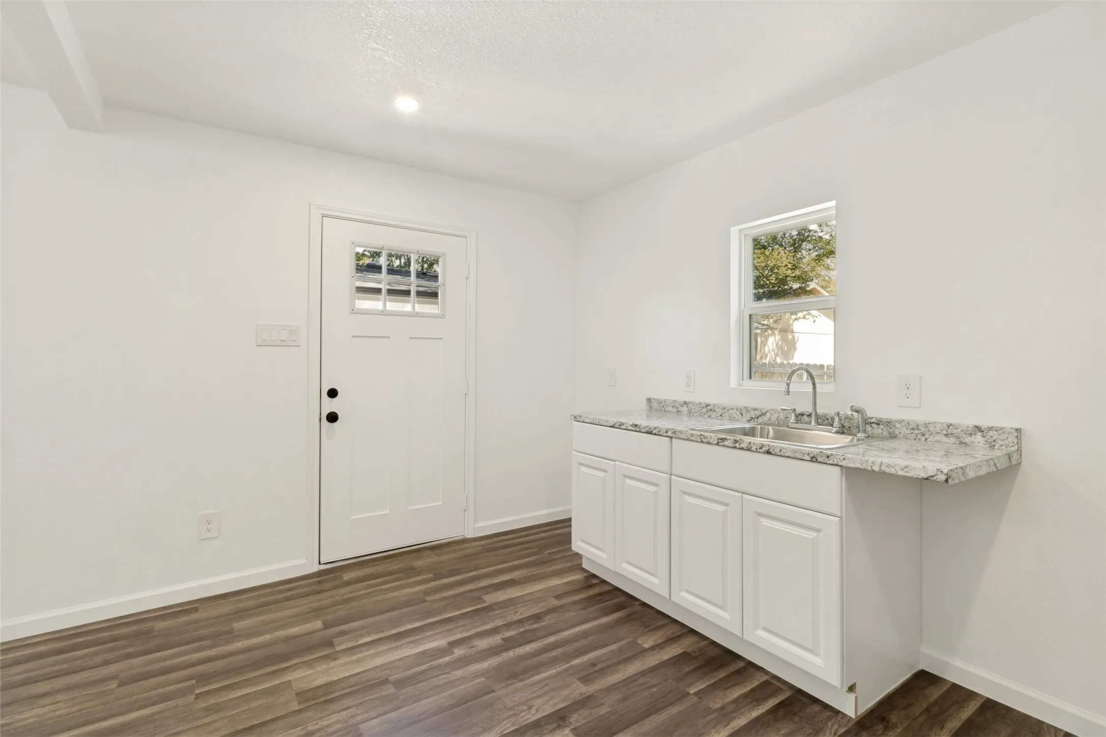 Single Family Residence For Sale in Dallas County , 3516 York Street, Dallas, Texas 75210, 3 Bedroom, 2 Bathroom, Garage spaces, 990 Sqft, built in 1951, mls#21356504, Real Estate Agent in Dallas, Homes For Sale in Dallas county, Homes For Sale in Dallas, Realtor in Dallas Texas, Real Estate Brokerage Independent Realty Texas, Luminita Cordes Realtor