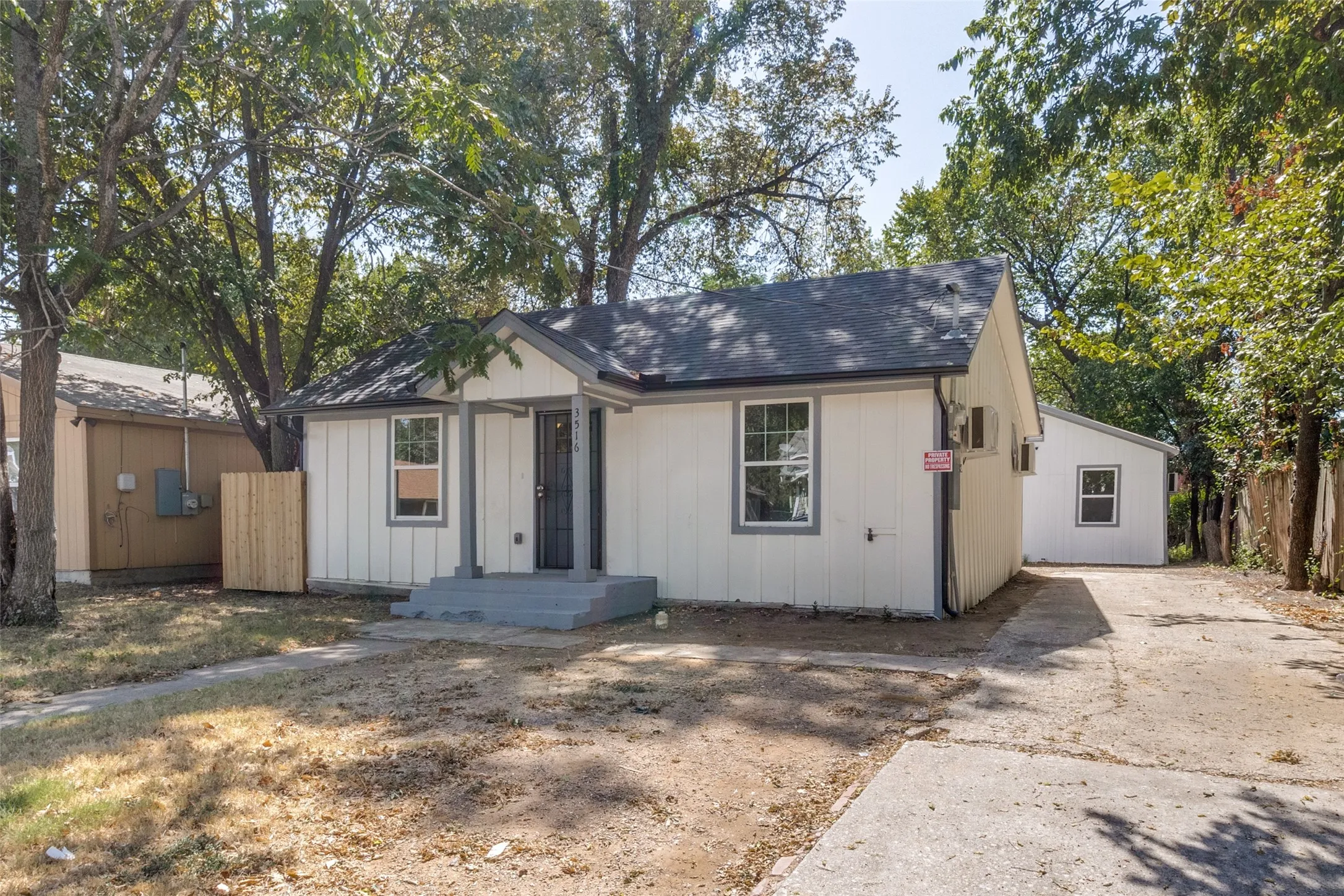 Single Family Residence For Sale in Dallas County , 3516 York Street, Dallas, Texas 75210, 3 Bedroom, 2 Bathroom, Garage spaces, 990 Sqft, built in 1951, mls#21356504, Real Estate Agent in Dallas, Homes For Sale in Dallas county, Homes For Sale in Dallas, Realtor in Dallas Texas, Real Estate Brokerage Independent Realty Texas, Luminita Cordes Realtor