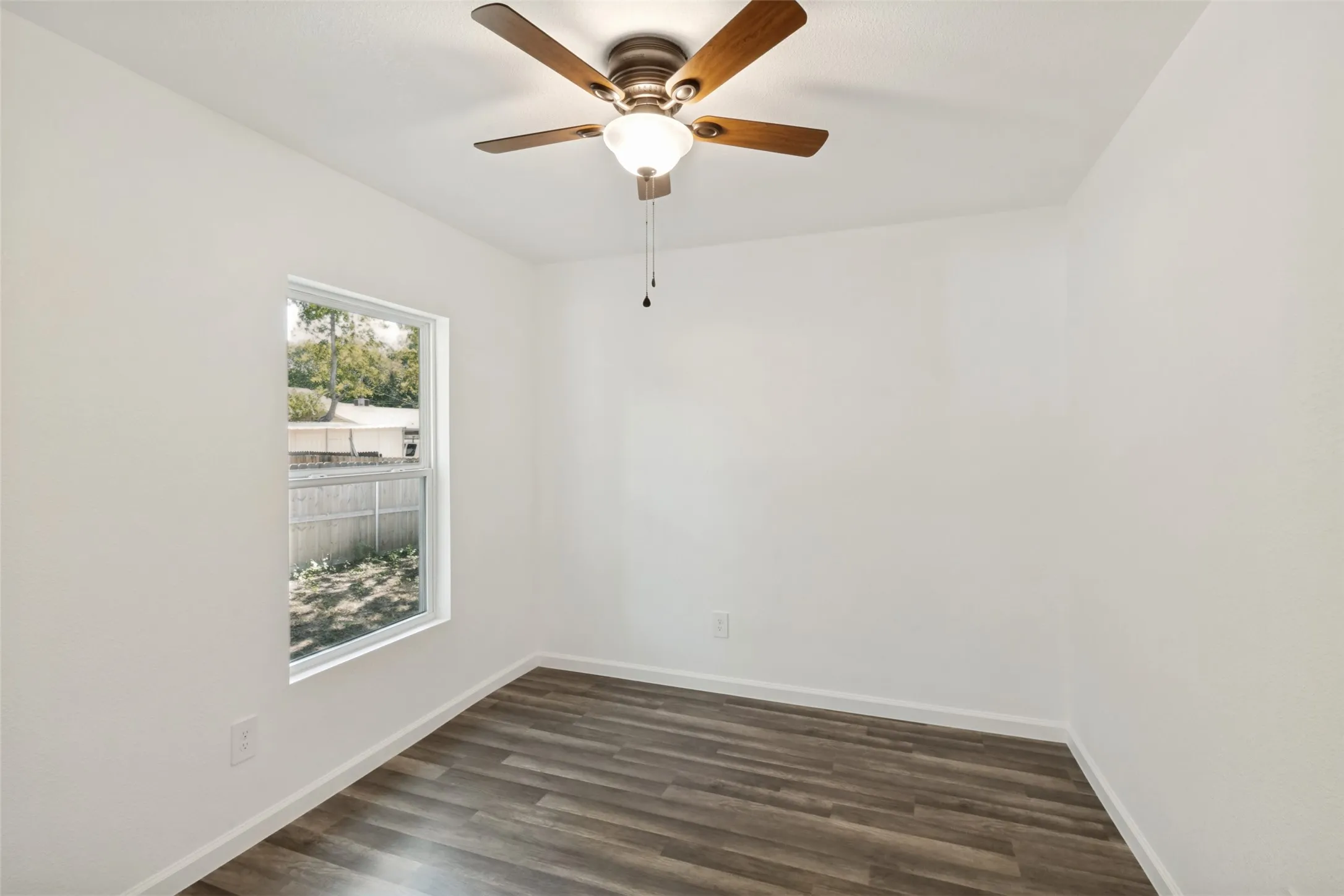 Single Family Residence For Sale in Dallas County , 3516 York Street, Dallas, Texas 75210, 3 Bedroom, 2 Bathroom, Garage spaces, 990 Sqft, built in 1951, mls#21356504, Real Estate Agent in Dallas, Homes For Sale in Dallas county, Homes For Sale in Dallas, Realtor in Dallas Texas, Real Estate Brokerage Independent Realty Texas, Luminita Cordes Realtor