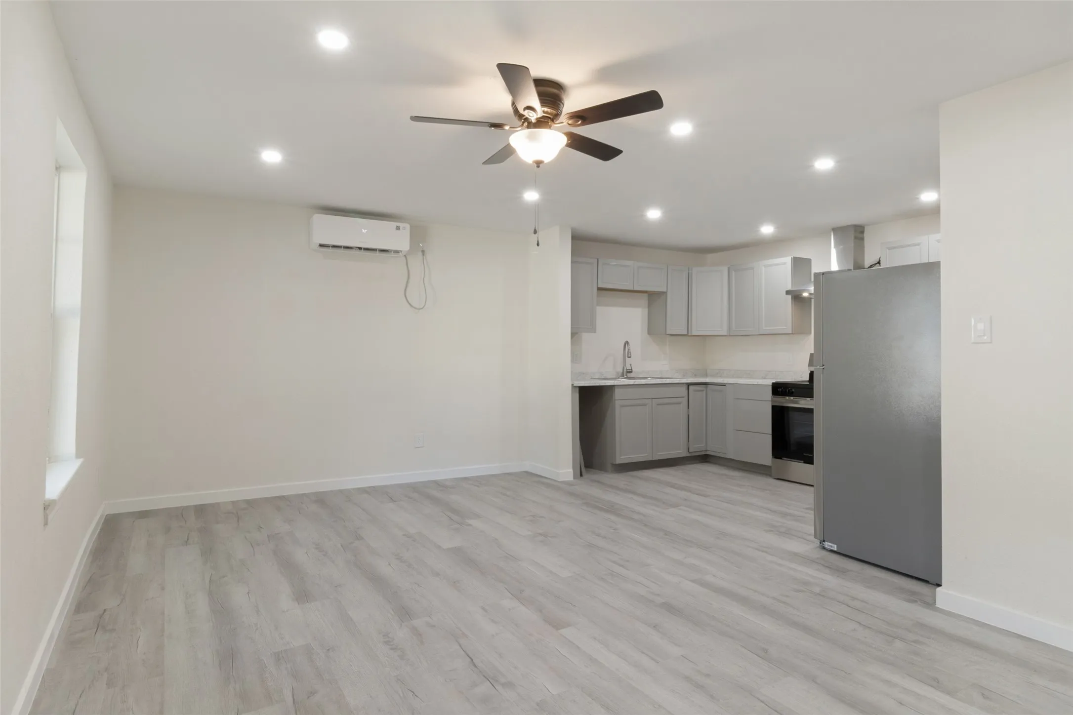 Single Family Residence For Sale in Dallas County , 3516 York Street, Dallas, Texas 75210, 3 Bedroom, 2 Bathroom, Garage spaces, 990 Sqft, built in 1951, mls#21356504, Real Estate Agent in Dallas, Homes For Sale in Dallas county, Homes For Sale in Dallas, Realtor in Dallas Texas, Real Estate Brokerage Independent Realty Texas, Luminita Cordes Realtor