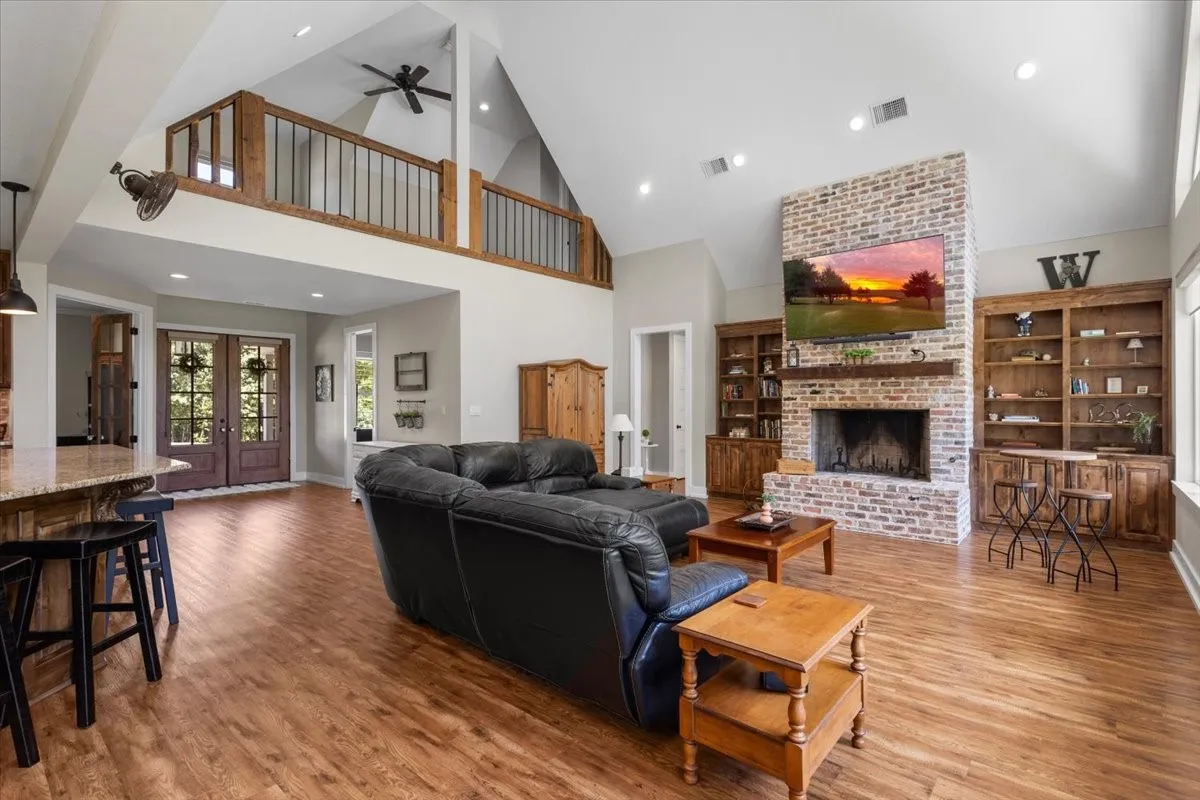 Single Family Residence For Sale in Upshur County , 251 Pintail Place, Gilmer, Texas 75645, 5 Bedroom, 4 Bathroom, 3 Garage spaces, 4,338 Sqft, built in 2018, Price $1,100,000, mls#21365090, Real Estate Agent in Gilmer, Homes For Sale in Upshur county, Homes For Sale in Gilmer, Realtor in Gilmer Texas, Real Estate Brokerage Independent Realty Texas, Luminita Cordes Realtor