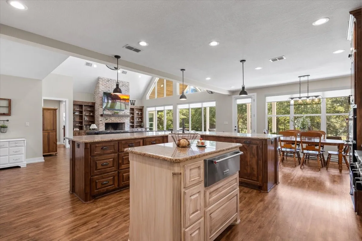 Single Family Residence For Sale in Upshur County , 251 Pintail Place, Gilmer, Texas 75645, 5 Bedroom, 4 Bathroom, 3 Garage spaces, 4,338 Sqft, built in 2018, Price $1,100,000, mls#21365090, Real Estate Agent in Gilmer, Homes For Sale in Upshur county, Homes For Sale in Gilmer, Realtor in Gilmer Texas, Real Estate Brokerage Independent Realty Texas, Luminita Cordes Realtor