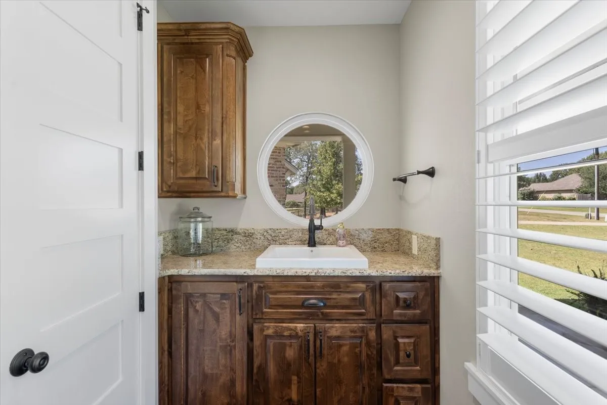 Single Family Residence For Sale in Upshur County , 251 Pintail Place, Gilmer, Texas 75645, 5 Bedroom, 4 Bathroom, 3 Garage spaces, 4,338 Sqft, built in 2018, Price $1,100,000, mls#21365090, Real Estate Agent in Gilmer, Homes For Sale in Upshur county, Homes For Sale in Gilmer, Realtor in Gilmer Texas, Real Estate Brokerage Independent Realty Texas, Luminita Cordes Realtor