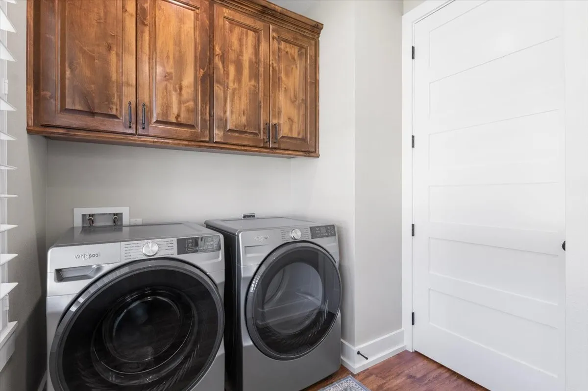 Single Family Residence For Sale in Upshur County , 251 Pintail Place, Gilmer, Texas 75645, 5 Bedroom, 4 Bathroom, 3 Garage spaces, 4,338 Sqft, built in 2018, Price $1,100,000, mls#21365090, Real Estate Agent in Gilmer, Homes For Sale in Upshur county, Homes For Sale in Gilmer, Realtor in Gilmer Texas, Real Estate Brokerage Independent Realty Texas, Luminita Cordes Realtor