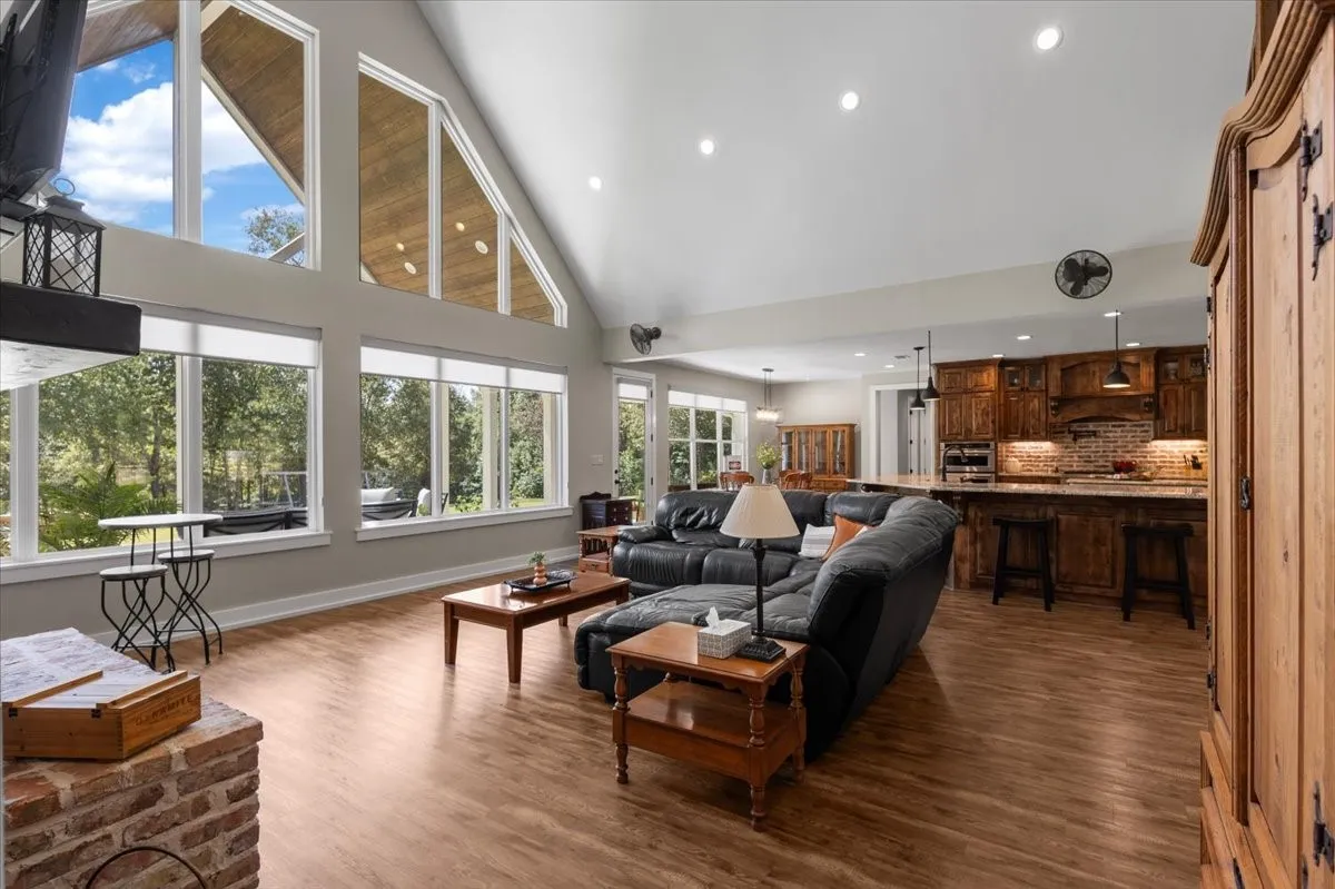 Single Family Residence For Sale in Upshur County , 251 Pintail Place, Gilmer, Texas 75645, 5 Bedroom, 4 Bathroom, 3 Garage spaces, 4,338 Sqft, built in 2018, Price $1,100,000, mls#21365090, Real Estate Agent in Gilmer, Homes For Sale in Upshur county, Homes For Sale in Gilmer, Realtor in Gilmer Texas, Real Estate Brokerage Independent Realty Texas, Luminita Cordes Realtor