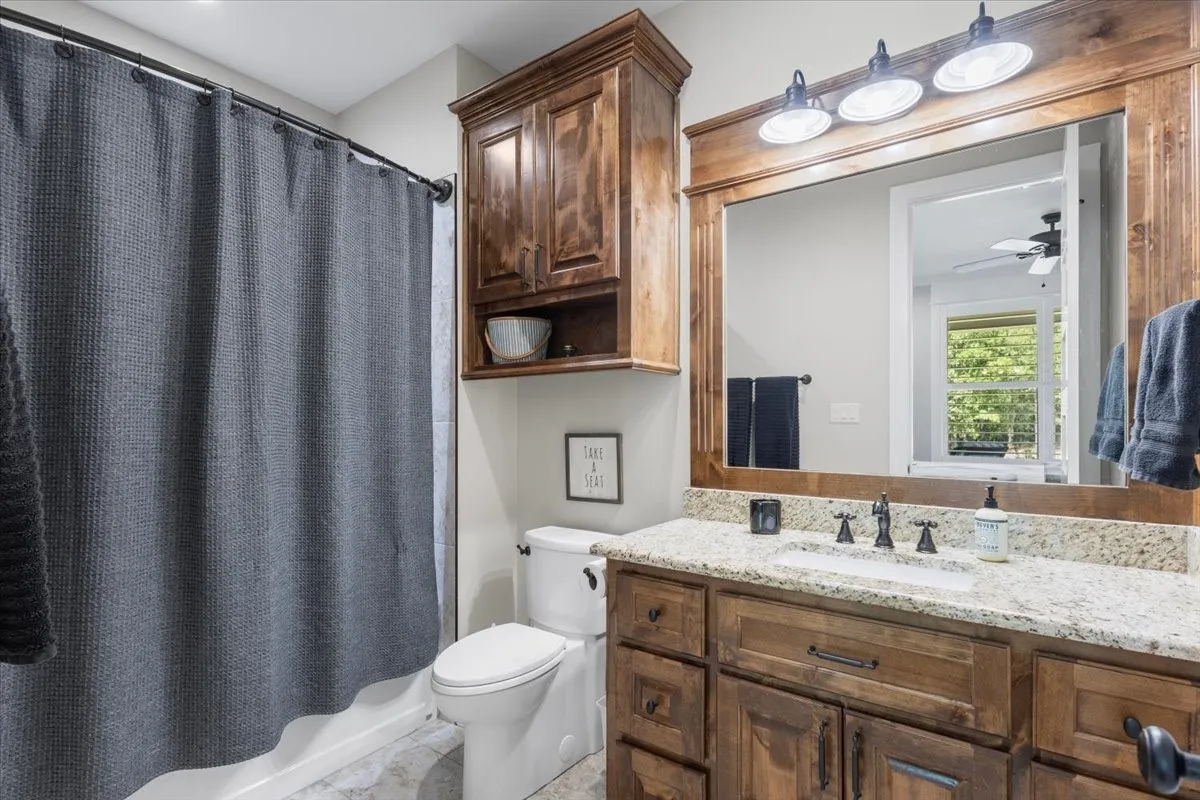 Single Family Residence For Sale in Upshur County , 251 Pintail Place, Gilmer, Texas 75645, 5 Bedroom, 4 Bathroom, 3 Garage spaces, 4,338 Sqft, built in 2018, Price $1,100,000, mls#21365090, Real Estate Agent in Gilmer, Homes For Sale in Upshur county, Homes For Sale in Gilmer, Realtor in Gilmer Texas, Real Estate Brokerage Independent Realty Texas, Luminita Cordes Realtor