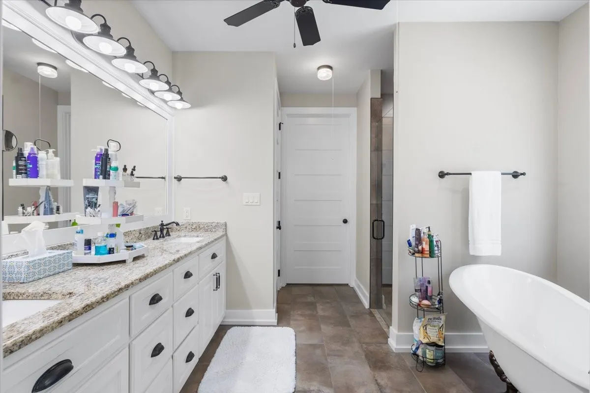 Single Family Residence For Sale in Upshur County , 251 Pintail Place, Gilmer, Texas 75645, 5 Bedroom, 4 Bathroom, 3 Garage spaces, 4,338 Sqft, built in 2018, Price $1,100,000, mls#21365090, Real Estate Agent in Gilmer, Homes For Sale in Upshur county, Homes For Sale in Gilmer, Realtor in Gilmer Texas, Real Estate Brokerage Independent Realty Texas, Luminita Cordes Realtor