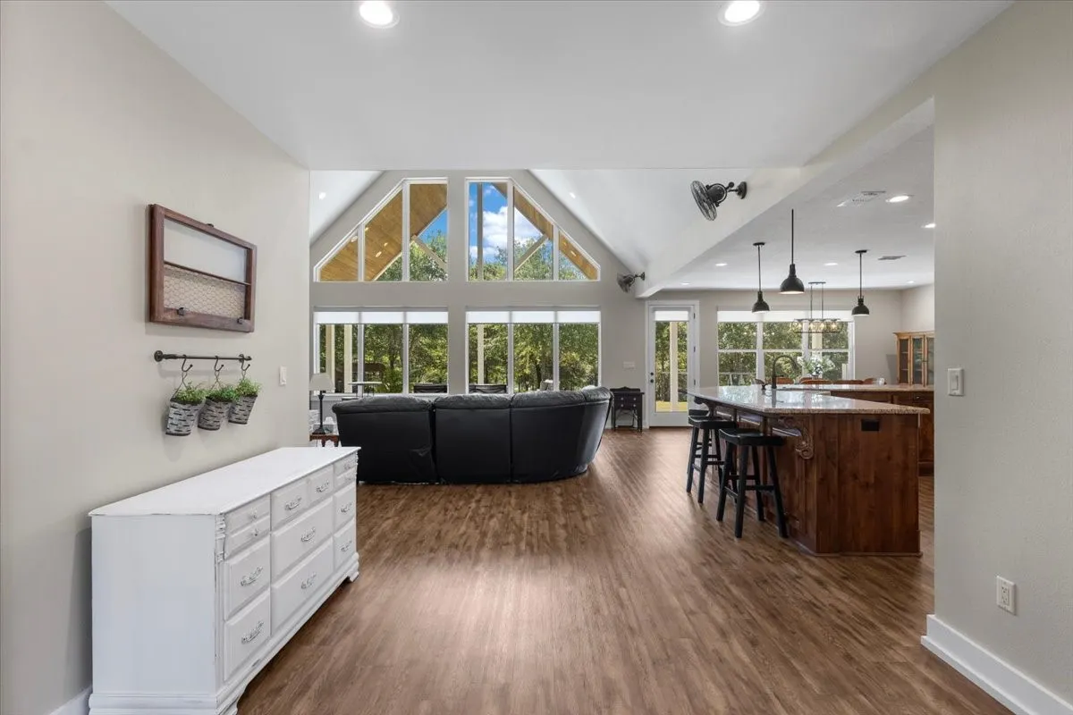 Single Family Residence For Sale in Upshur County , 251 Pintail Place, Gilmer, Texas 75645, 5 Bedroom, 4 Bathroom, 3 Garage spaces, 4,338 Sqft, built in 2018, Price $1,100,000, mls#21365090, Real Estate Agent in Gilmer, Homes For Sale in Upshur county, Homes For Sale in Gilmer, Realtor in Gilmer Texas, Real Estate Brokerage Independent Realty Texas, Luminita Cordes Realtor