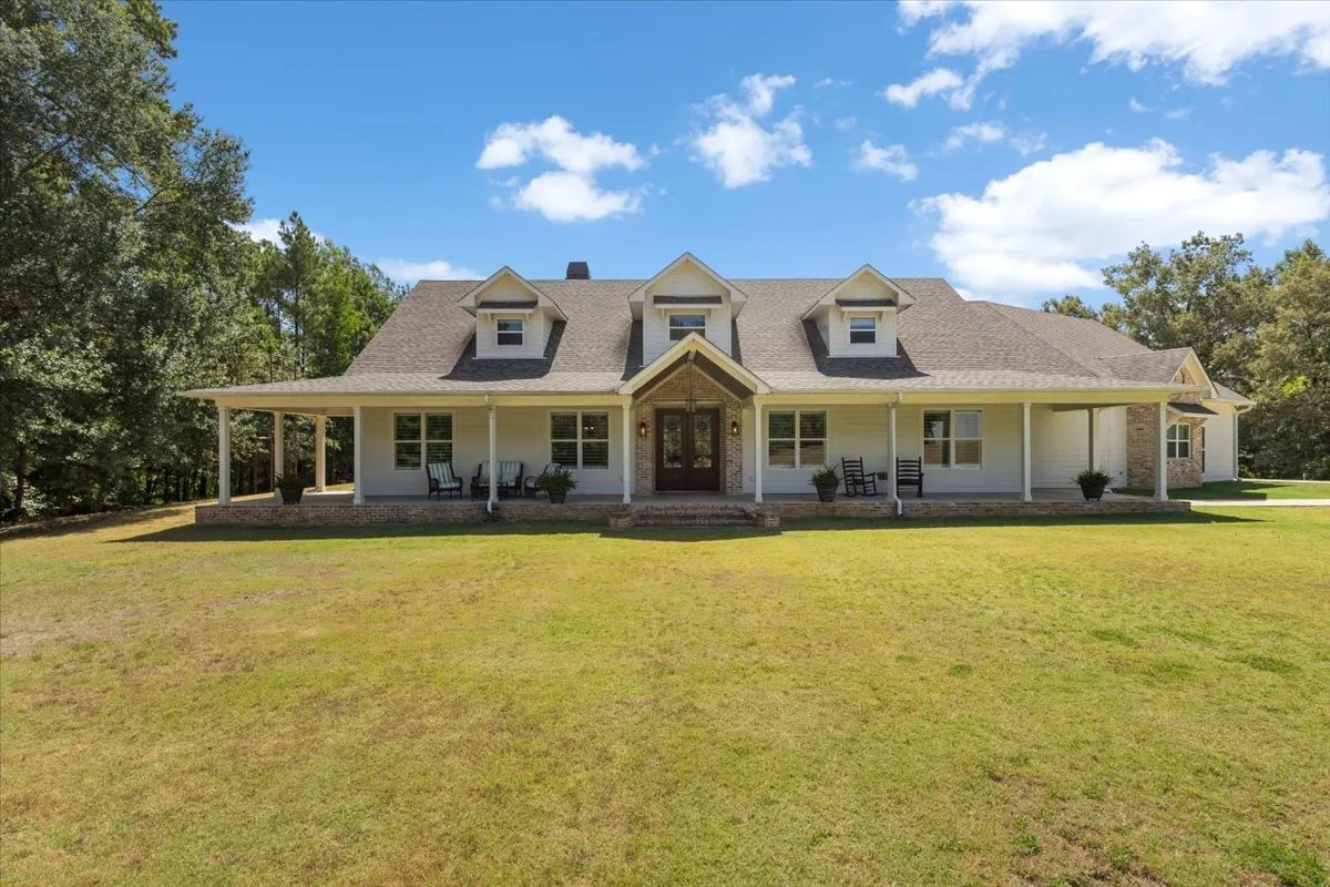Single Family Residence For Sale in Upshur County , 251 Pintail Place, Gilmer, Texas 75645, 5 Bedroom, 4 Bathroom, 3 Garage spaces, 4,338 Sqft, built in 2018, Price $1,100,000, mls#21365090, Real Estate Agent in Gilmer, Homes For Sale in Upshur county, Homes For Sale in Gilmer, Realtor in Gilmer Texas, Real Estate Brokerage Independent Realty Texas, Luminita Cordes Realtor