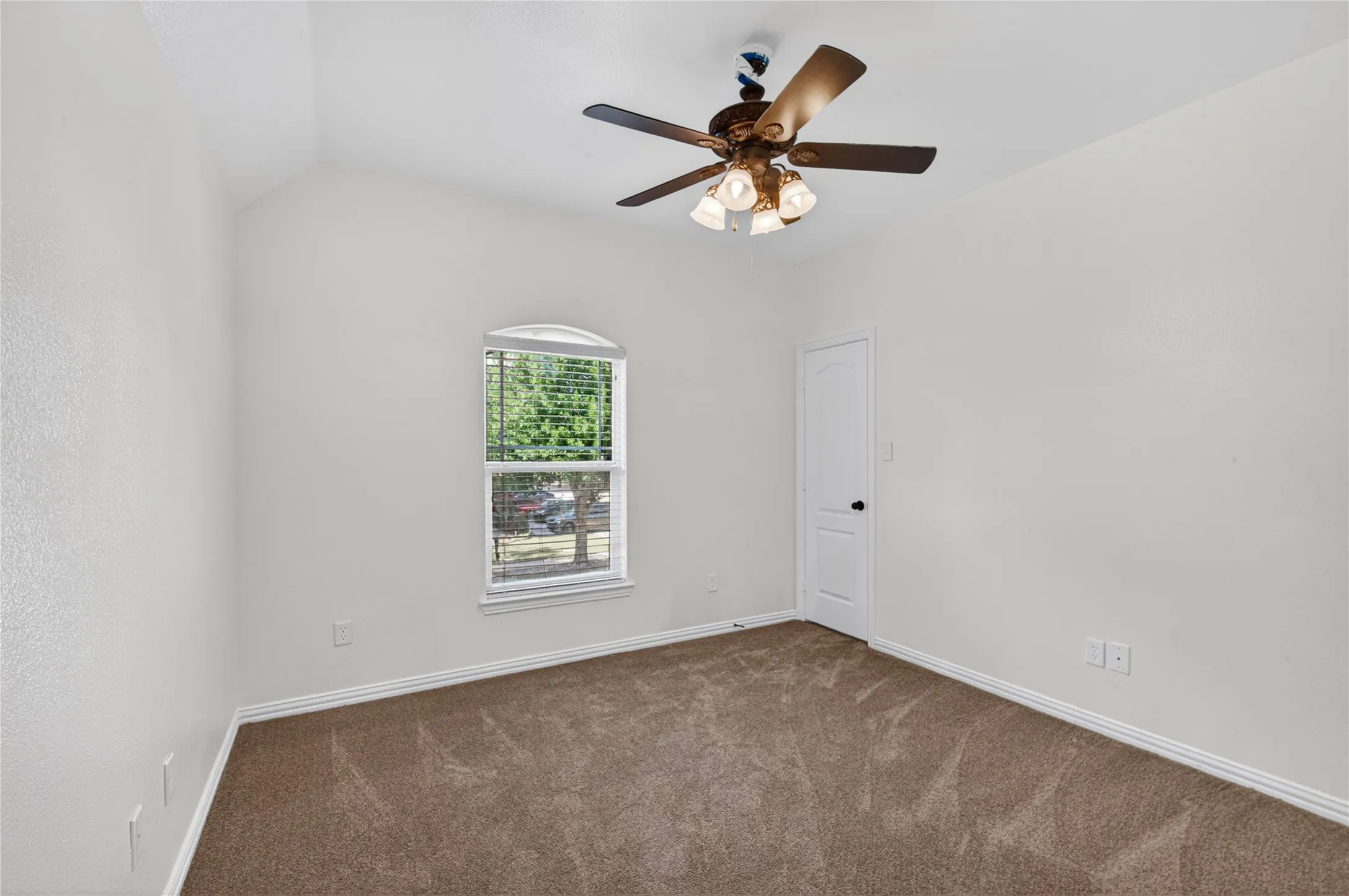 Single Family Residence For Sale in Dallas County , 509 Heath Lane, Coppell, Texas 75019, 4 Bedroom, 3 Bathroom, 2 Garage spaces, 2,457 Sqft, built in 2008, mls#21366503, Real Estate Agent in Coppell, Homes For Sale in Dallas county, Homes For Sale in Coppell, Realtor in Coppell Texas, Real Estate Brokerage Independent Realty Texas, Luminita Cordes Realtor