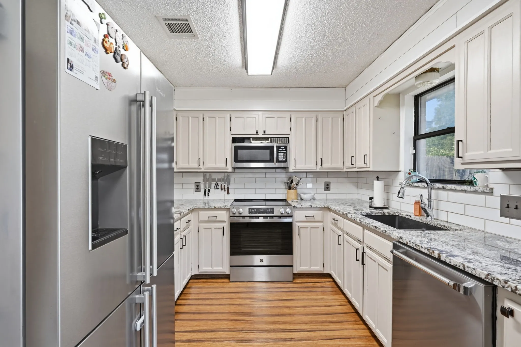 Stainless Steel appliances, granite counters, gorgeous backsplash
