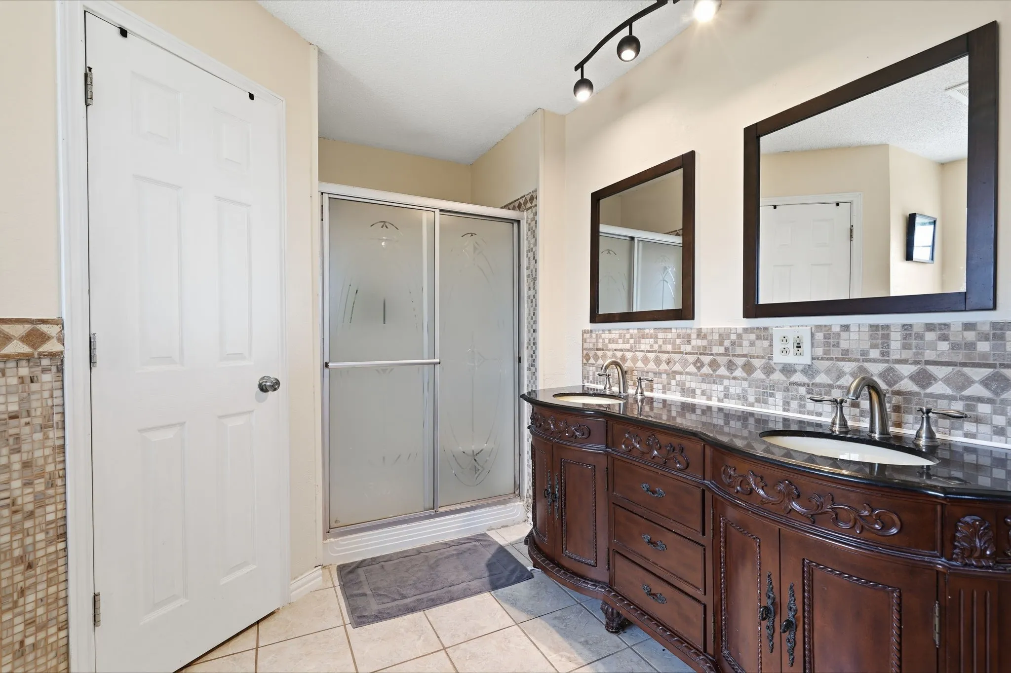 Ensuite bathroom has walk-in Shower, garden Tub and TWO Closets