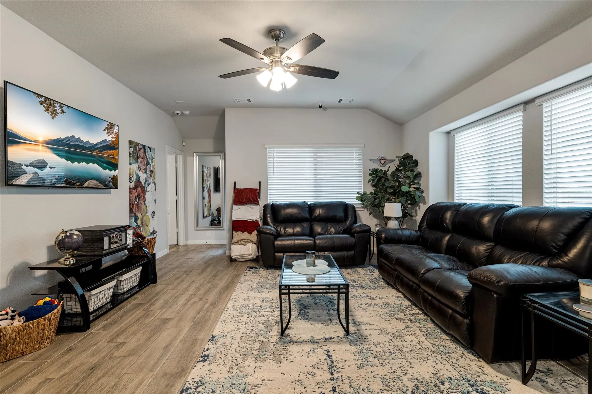 Single Family Residence For Rent in Kaufman County , 3225 Sioux Trail, Crandall, Texas 75114, 3 Bedroom, 2 Bathroom, 2 Garage spaces, 2,053 Sqft, built in 2022, mls#21364816, Real Estate Agent in Crandall, Homes For Rent in Kaufman county, Homes For Rent in Crandall, Realtor in Crandall Texas, Real Estate Brokerage Independent Realty Texas, Luminita Cordes Realtor