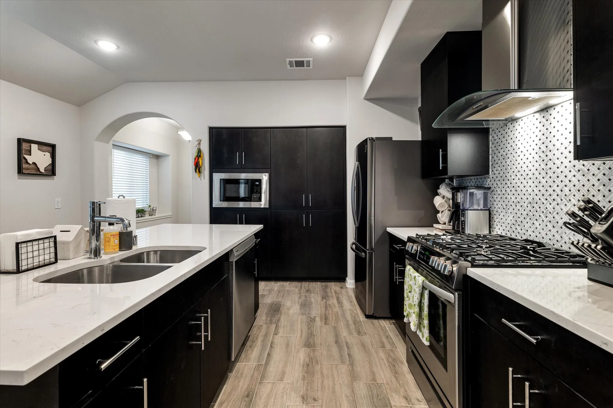 Single Family Residence For Rent in Kaufman County , 3225 Sioux Trail, Crandall, Texas 75114, 3 Bedroom, 2 Bathroom, 2 Garage spaces, 2,053 Sqft, built in 2022, mls#21364816, Real Estate Agent in Crandall, Homes For Rent in Kaufman county, Homes For Rent in Crandall, Realtor in Crandall Texas, Real Estate Brokerage Independent Realty Texas, Luminita Cordes Realtor