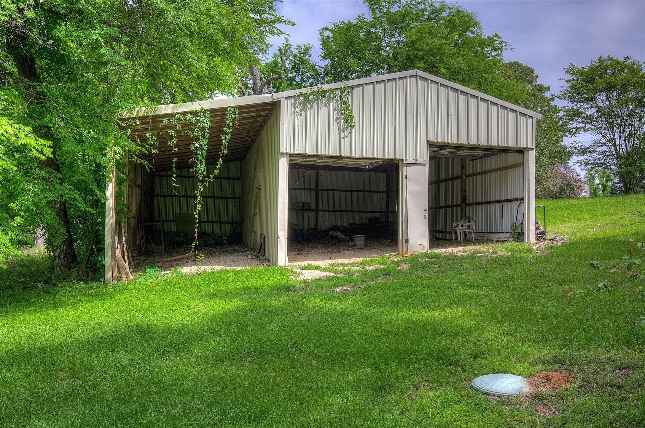 Single Family Residence For Sale in Franklin (TX) County , 1920 County Road Se 3370, Winnsboro, Texas 75494, 3 Bedroom, 2 Bathroom, 3 Garage spaces, 2,090 Sqft, built in 1983, Price $799,000, mls#21366573, Real Estate Agent in Winnsboro, Homes For Sale in Franklin (TX) county, Homes For Sale in Winnsboro, Realtor in Winnsboro Texas, Real Estate Brokerage Independent Realty Texas, Luminita Cordes Realtor