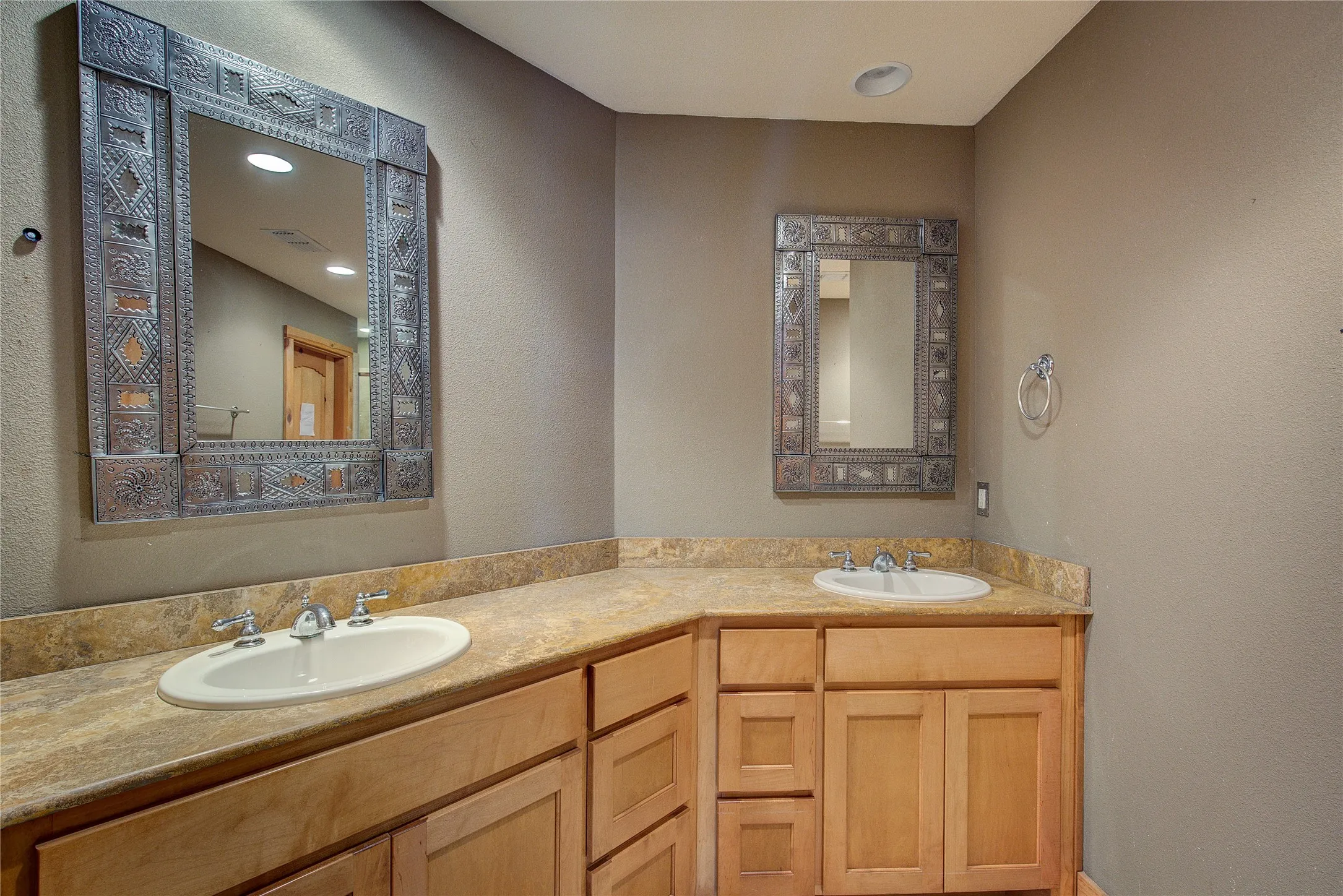 Single Family Residence For Sale in Franklin (TX) County , 1920 County Road Se 3370, Winnsboro, Texas 75494, 3 Bedroom, 2 Bathroom, 3 Garage spaces, 2,090 Sqft, built in 1983, Price $799,000, mls#21366573, Real Estate Agent in Winnsboro, Homes For Sale in Franklin (TX) county, Homes For Sale in Winnsboro, Realtor in Winnsboro Texas, Real Estate Brokerage Independent Realty Texas, Luminita Cordes Realtor