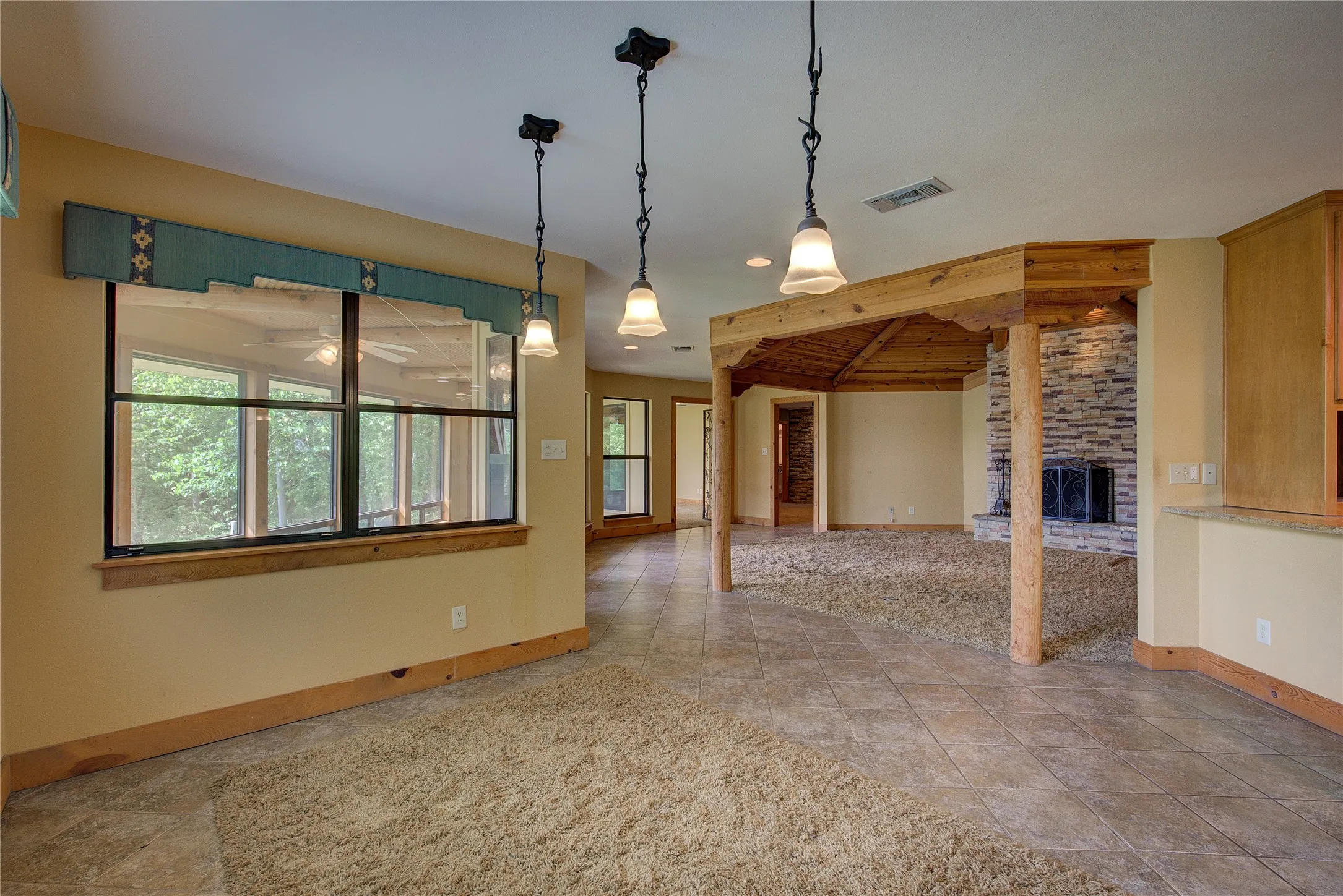 Single Family Residence For Sale in Franklin (TX) County , 1920 County Road Se 3370, Winnsboro, Texas 75494, 3 Bedroom, 2 Bathroom, 3 Garage spaces, 2,090 Sqft, built in 1983, Price $799,000, mls#21366573, Real Estate Agent in Winnsboro, Homes For Sale in Franklin (TX) county, Homes For Sale in Winnsboro, Realtor in Winnsboro Texas, Real Estate Brokerage Independent Realty Texas, Luminita Cordes Realtor