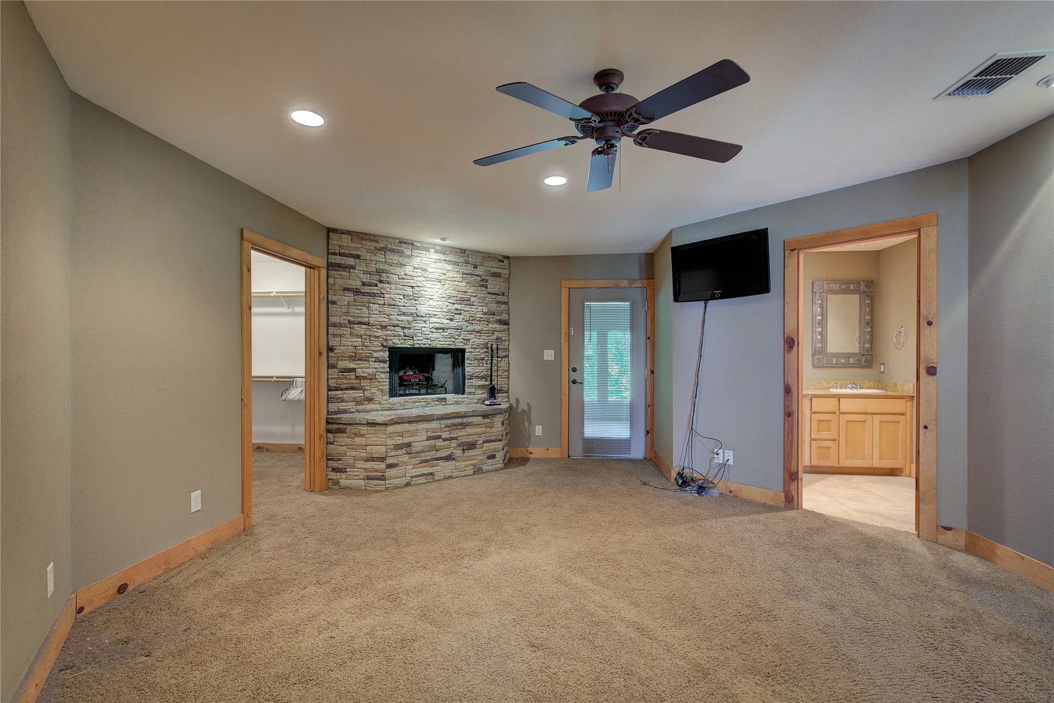 Single Family Residence For Sale in Franklin (TX) County , 1920 County Road Se 3370, Winnsboro, Texas 75494, 3 Bedroom, 2 Bathroom, 3 Garage spaces, 2,090 Sqft, built in 1983, Price $799,000, mls#21366573, Real Estate Agent in Winnsboro, Homes For Sale in Franklin (TX) county, Homes For Sale in Winnsboro, Realtor in Winnsboro Texas, Real Estate Brokerage Independent Realty Texas, Luminita Cordes Realtor