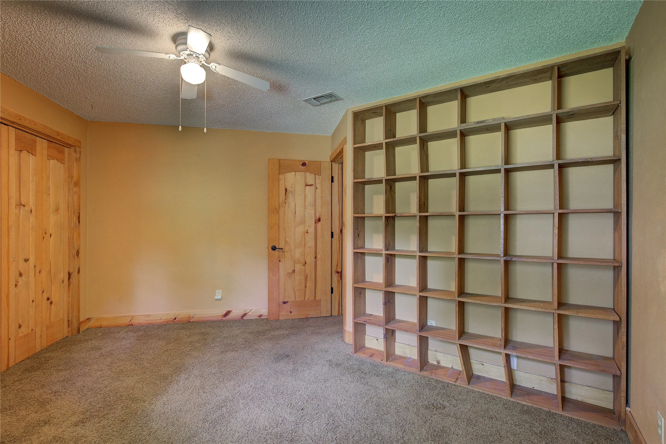 Single Family Residence For Sale in Franklin (TX) County , 1920 County Road Se 3370, Winnsboro, Texas 75494, 3 Bedroom, 2 Bathroom, 3 Garage spaces, 2,090 Sqft, built in 1983, Price $799,000, mls#21366573, Real Estate Agent in Winnsboro, Homes For Sale in Franklin (TX) county, Homes For Sale in Winnsboro, Realtor in Winnsboro Texas, Real Estate Brokerage Independent Realty Texas, Luminita Cordes Realtor