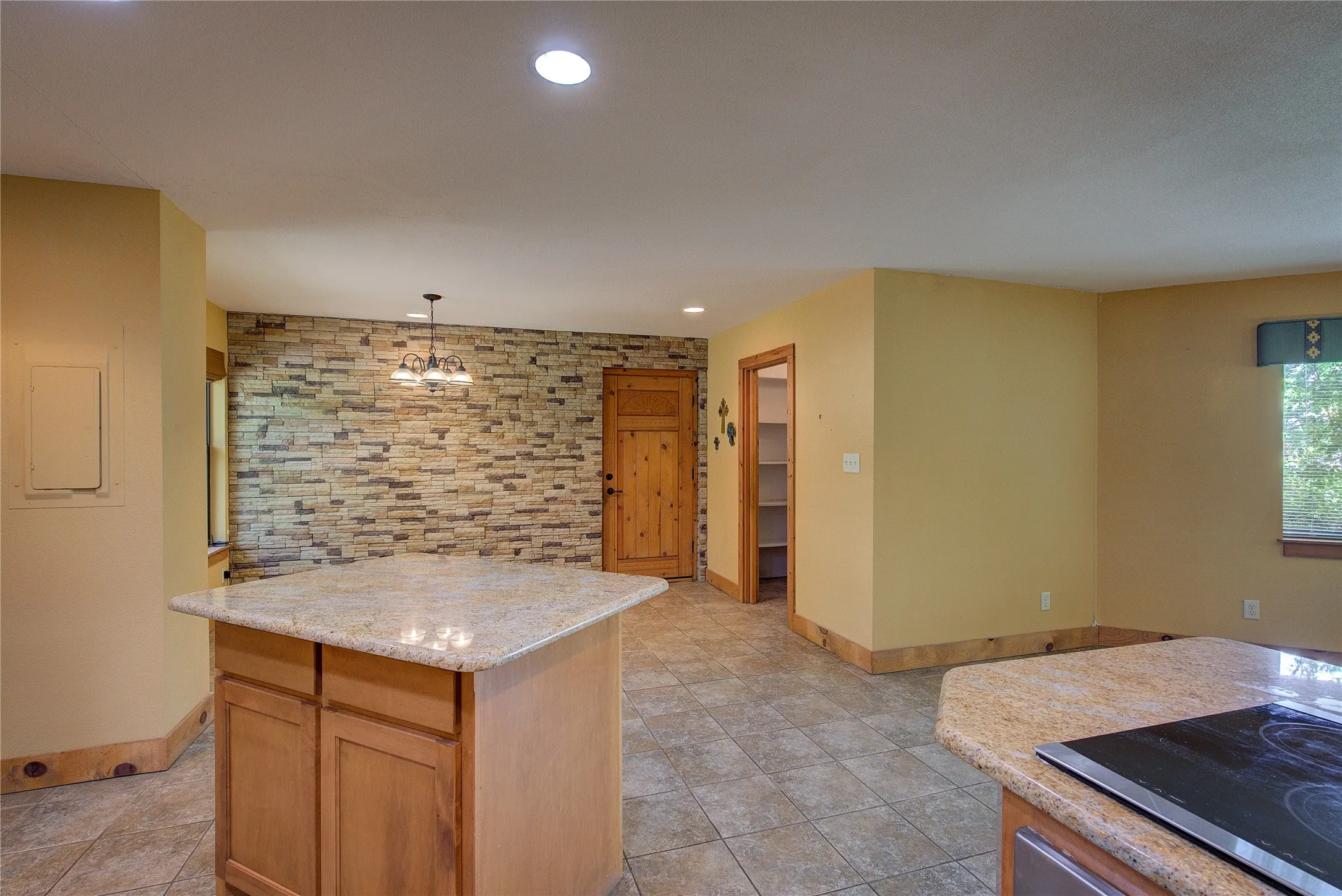 Single Family Residence For Sale in Franklin (TX) County , 1920 County Road Se 3370, Winnsboro, Texas 75494, 3 Bedroom, 2 Bathroom, 3 Garage spaces, 2,090 Sqft, built in 1983, Price $799,000, mls#21366573, Real Estate Agent in Winnsboro, Homes For Sale in Franklin (TX) county, Homes For Sale in Winnsboro, Realtor in Winnsboro Texas, Real Estate Brokerage Independent Realty Texas, Luminita Cordes Realtor