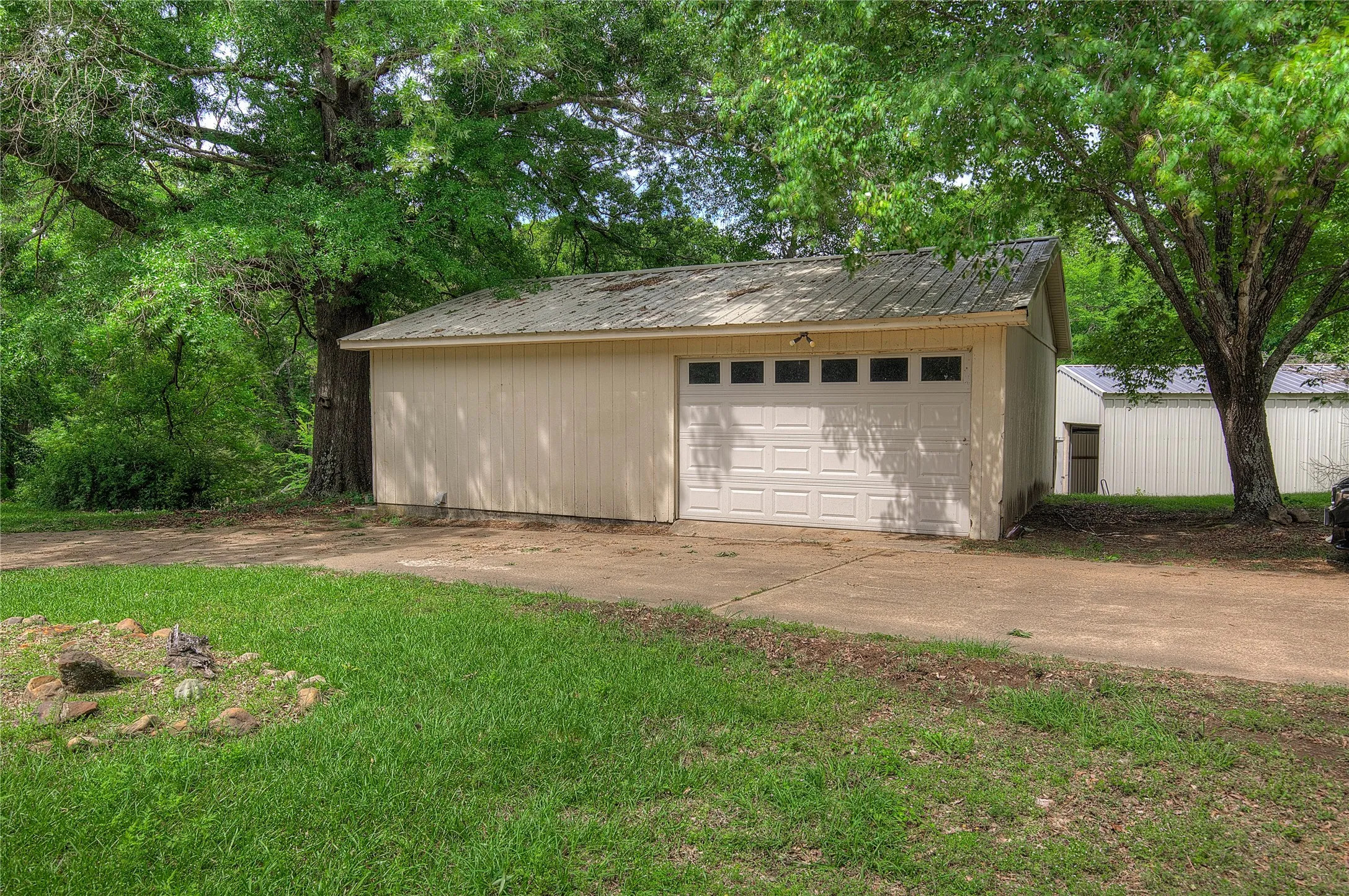 Single Family Residence For Sale in Franklin (TX) County , 1920 County Road Se 3370, Winnsboro, Texas 75494, 3 Bedroom, 2 Bathroom, 3 Garage spaces, 2,090 Sqft, built in 1983, Price $799,000, mls#21366573, Real Estate Agent in Winnsboro, Homes For Sale in Franklin (TX) county, Homes For Sale in Winnsboro, Realtor in Winnsboro Texas, Real Estate Brokerage Independent Realty Texas, Luminita Cordes Realtor