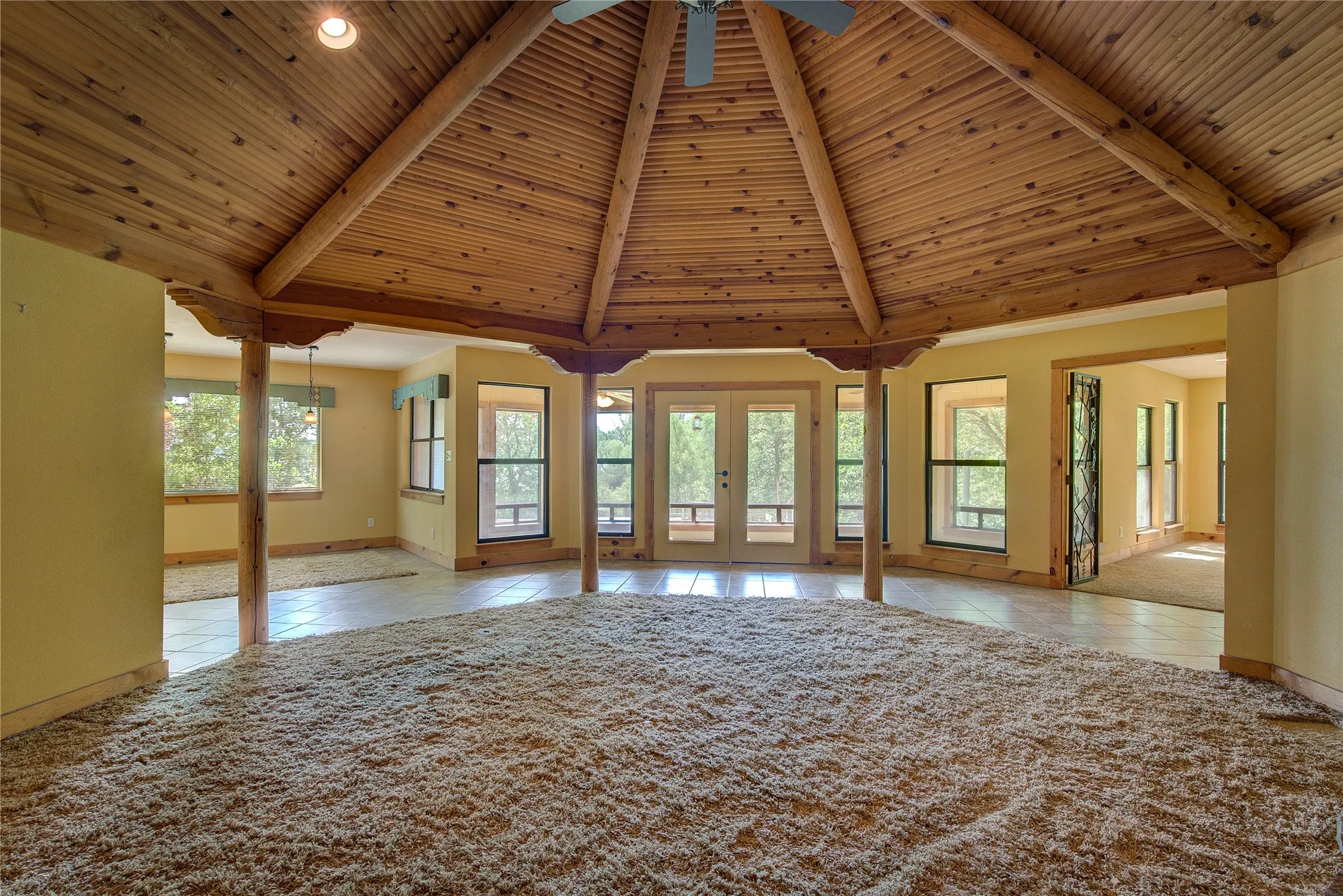 Single Family Residence For Sale in Franklin (TX) County , 1920 County Road Se 3370, Winnsboro, Texas 75494, 3 Bedroom, 2 Bathroom, 3 Garage spaces, 2,090 Sqft, built in 1983, Price $799,000, mls#21366573, Real Estate Agent in Winnsboro, Homes For Sale in Franklin (TX) county, Homes For Sale in Winnsboro, Realtor in Winnsboro Texas, Real Estate Brokerage Independent Realty Texas, Luminita Cordes Realtor