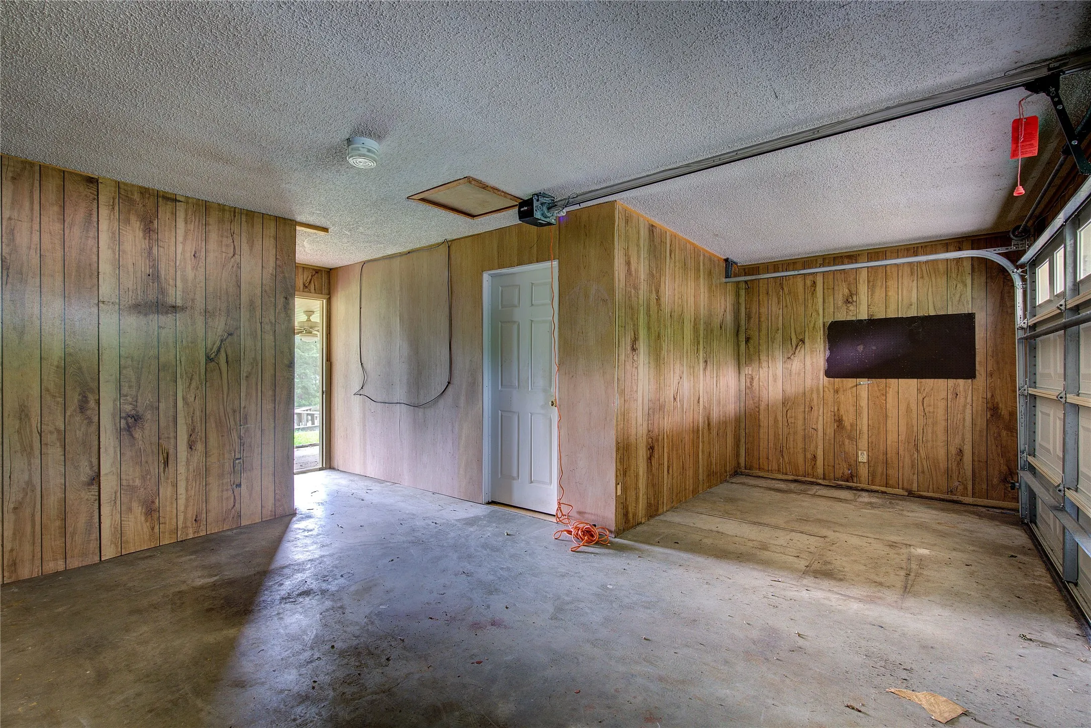 Single Family Residence For Sale in Franklin (TX) County , 1920 County Road Se 3370, Winnsboro, Texas 75494, 3 Bedroom, 2 Bathroom, 3 Garage spaces, 2,090 Sqft, built in 1983, Price $799,000, mls#21366573, Real Estate Agent in Winnsboro, Homes For Sale in Franklin (TX) county, Homes For Sale in Winnsboro, Realtor in Winnsboro Texas, Real Estate Brokerage Independent Realty Texas, Luminita Cordes Realtor