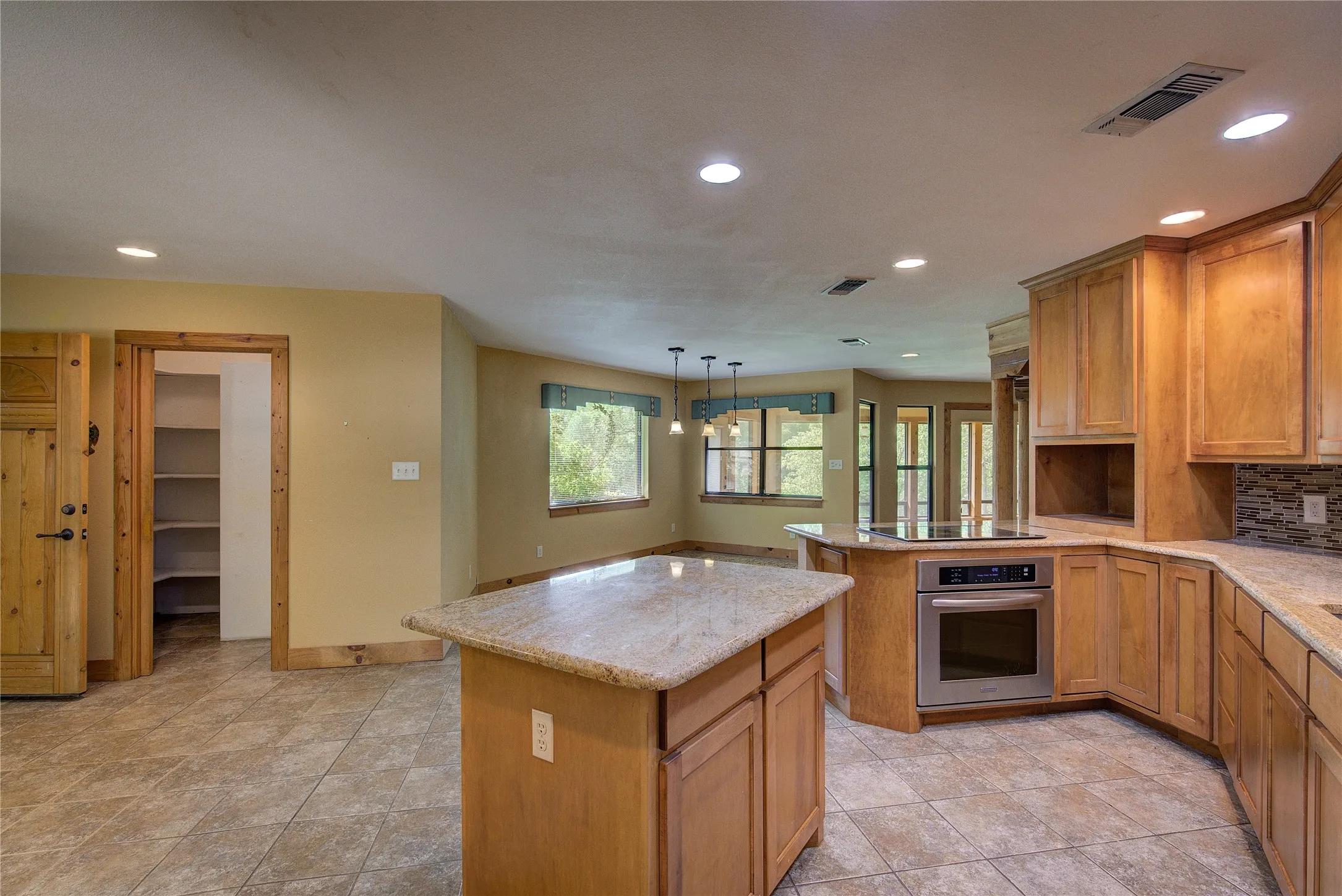 Single Family Residence For Sale in Franklin (TX) County , 1920 County Road Se 3370, Winnsboro, Texas 75494, 3 Bedroom, 2 Bathroom, 3 Garage spaces, 2,090 Sqft, built in 1983, Price $799,000, mls#21366573, Real Estate Agent in Winnsboro, Homes For Sale in Franklin (TX) county, Homes For Sale in Winnsboro, Realtor in Winnsboro Texas, Real Estate Brokerage Independent Realty Texas, Luminita Cordes Realtor