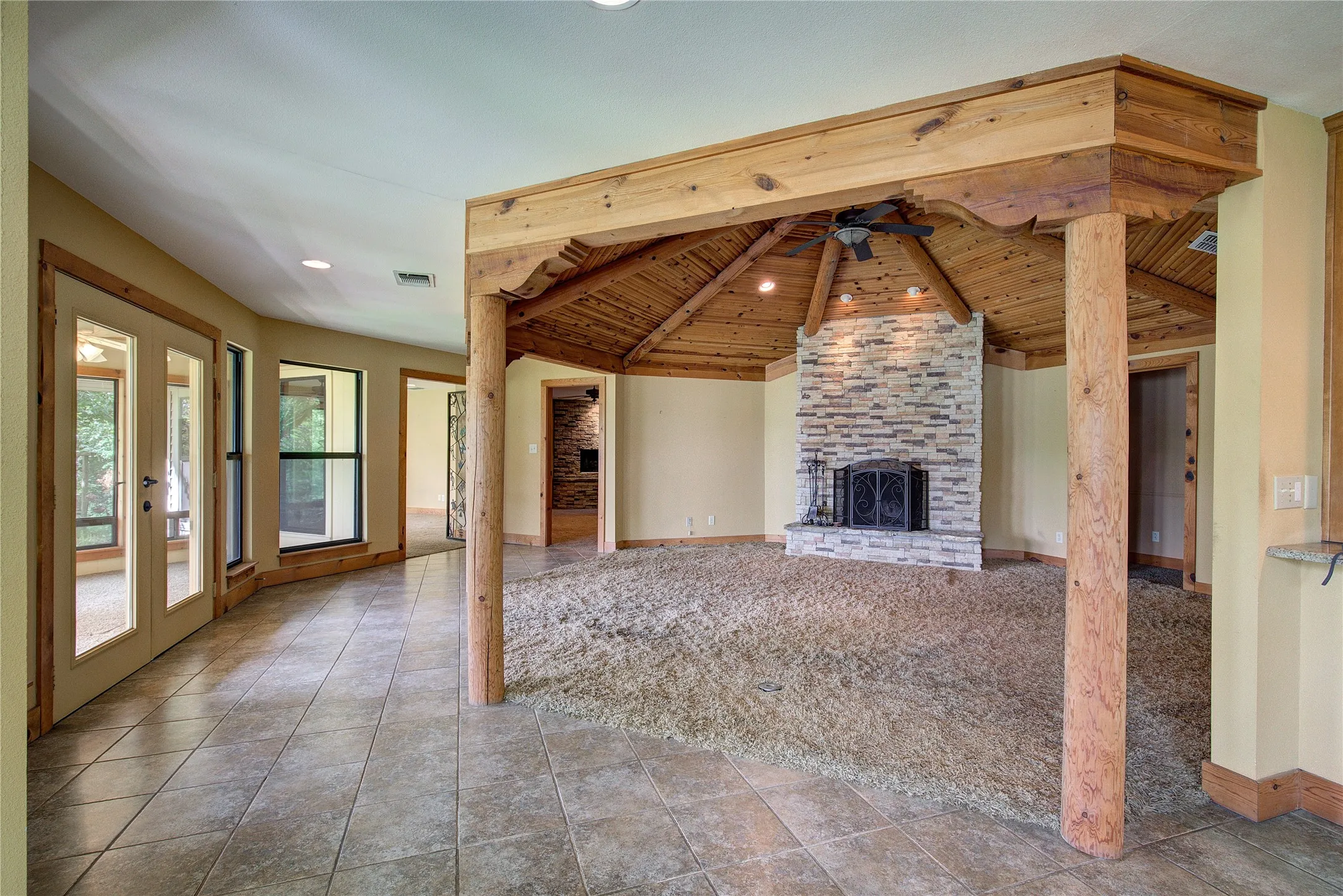 Single Family Residence For Sale in Franklin (TX) County , 1920 County Road Se 3370, Winnsboro, Texas 75494, 3 Bedroom, 2 Bathroom, 3 Garage spaces, 2,090 Sqft, built in 1983, Price $799,000, mls#21366573, Real Estate Agent in Winnsboro, Homes For Sale in Franklin (TX) county, Homes For Sale in Winnsboro, Realtor in Winnsboro Texas, Real Estate Brokerage Independent Realty Texas, Luminita Cordes Realtor